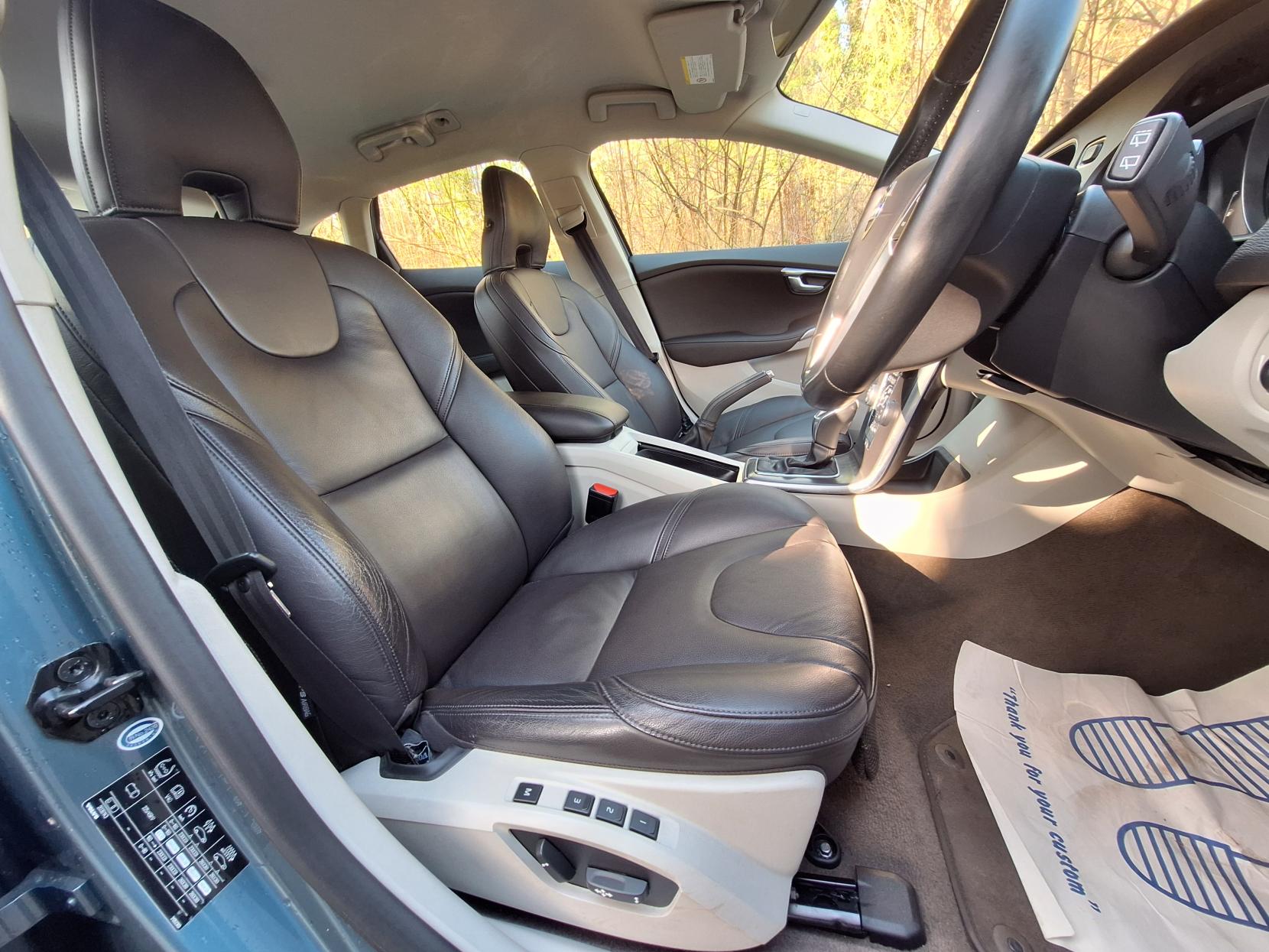 Volvo V40 1.6 SE Lux Nav Hatchback (2012 - 2016)