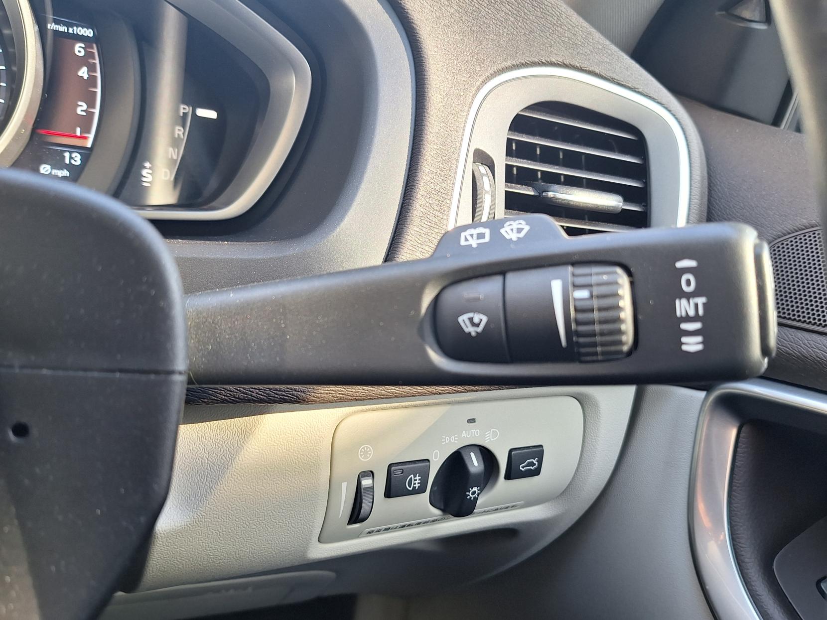 Volvo V40 1.6 SE Lux Nav Hatchback (2012 - 2016)