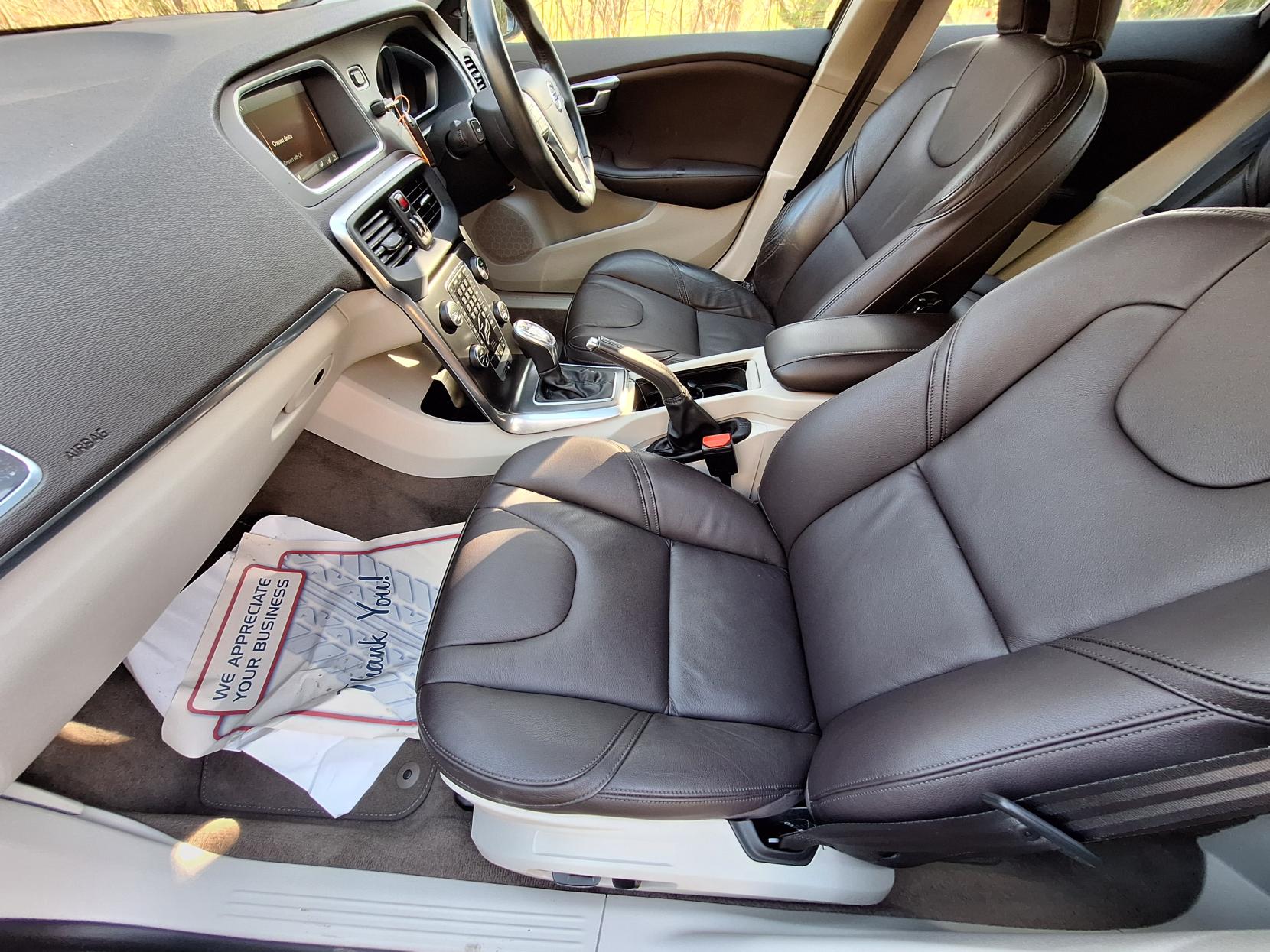 Volvo V40 1.6 SE Lux Nav Hatchback (2012 - 2016)