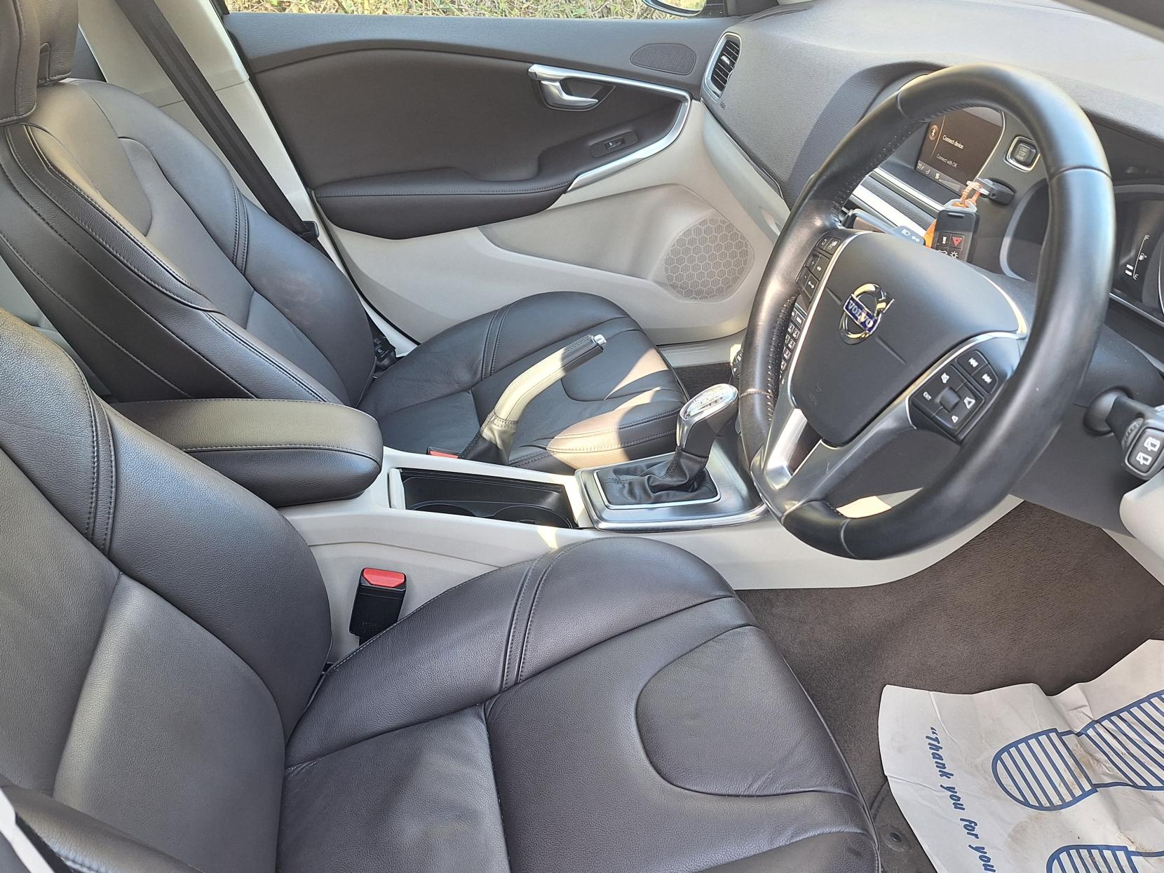 Volvo V40 1.6 SE Lux Nav Hatchback (2012 - 2016)