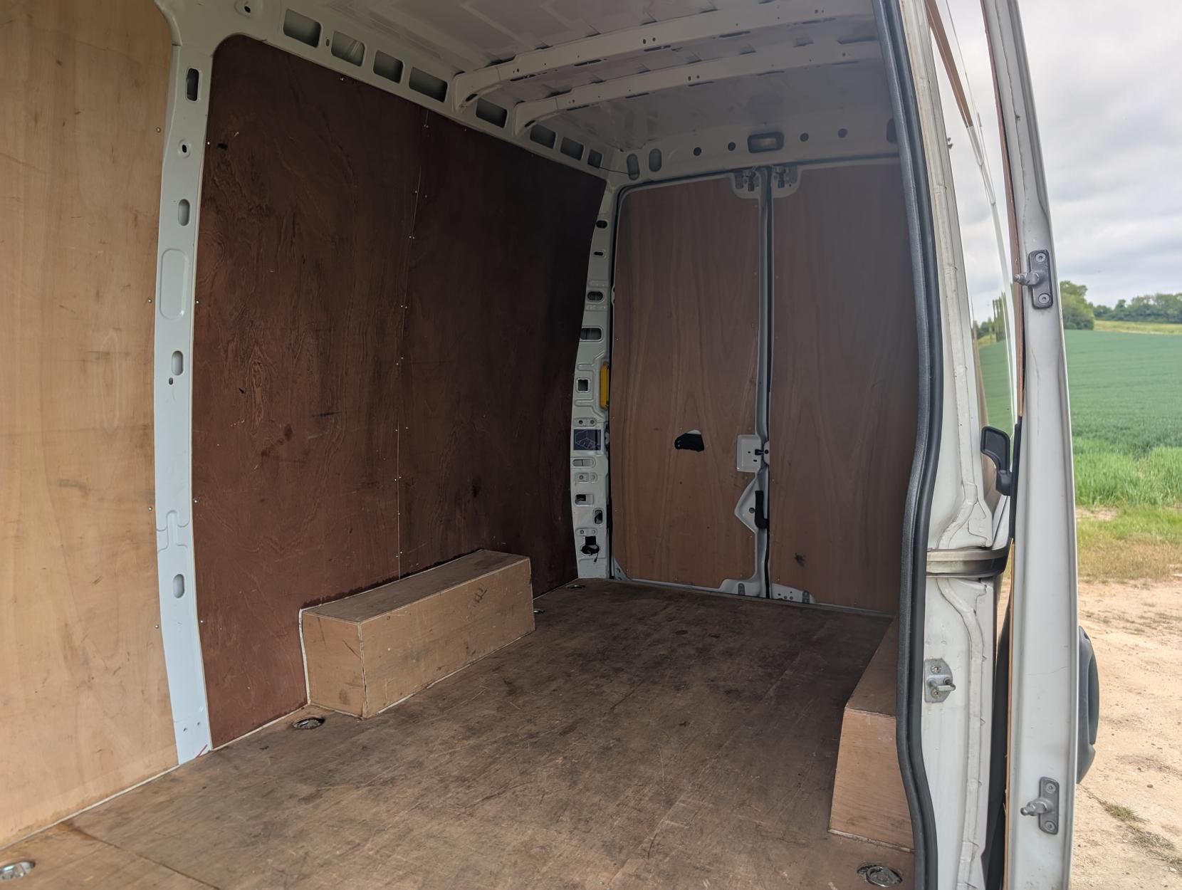Iveco Daily 2.3D HPI 14V 35S 3520 Panel Van 5dr Diesel Manual MWB High Roof Euro 6 (s/s) (136 ps)