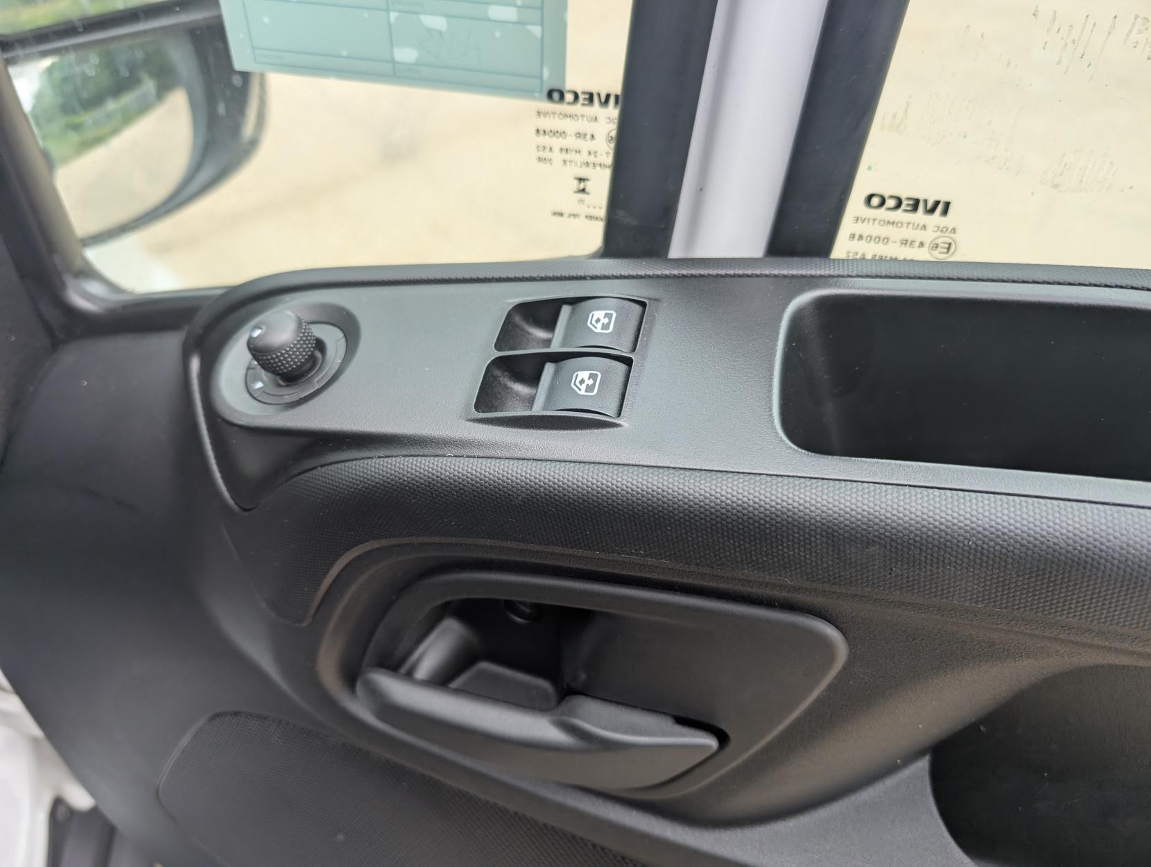 Iveco Daily 2.3D HPI 14V 35S 3520 Panel Van 5dr Diesel Manual MWB High Roof Euro 6 (s/s) (136 ps)