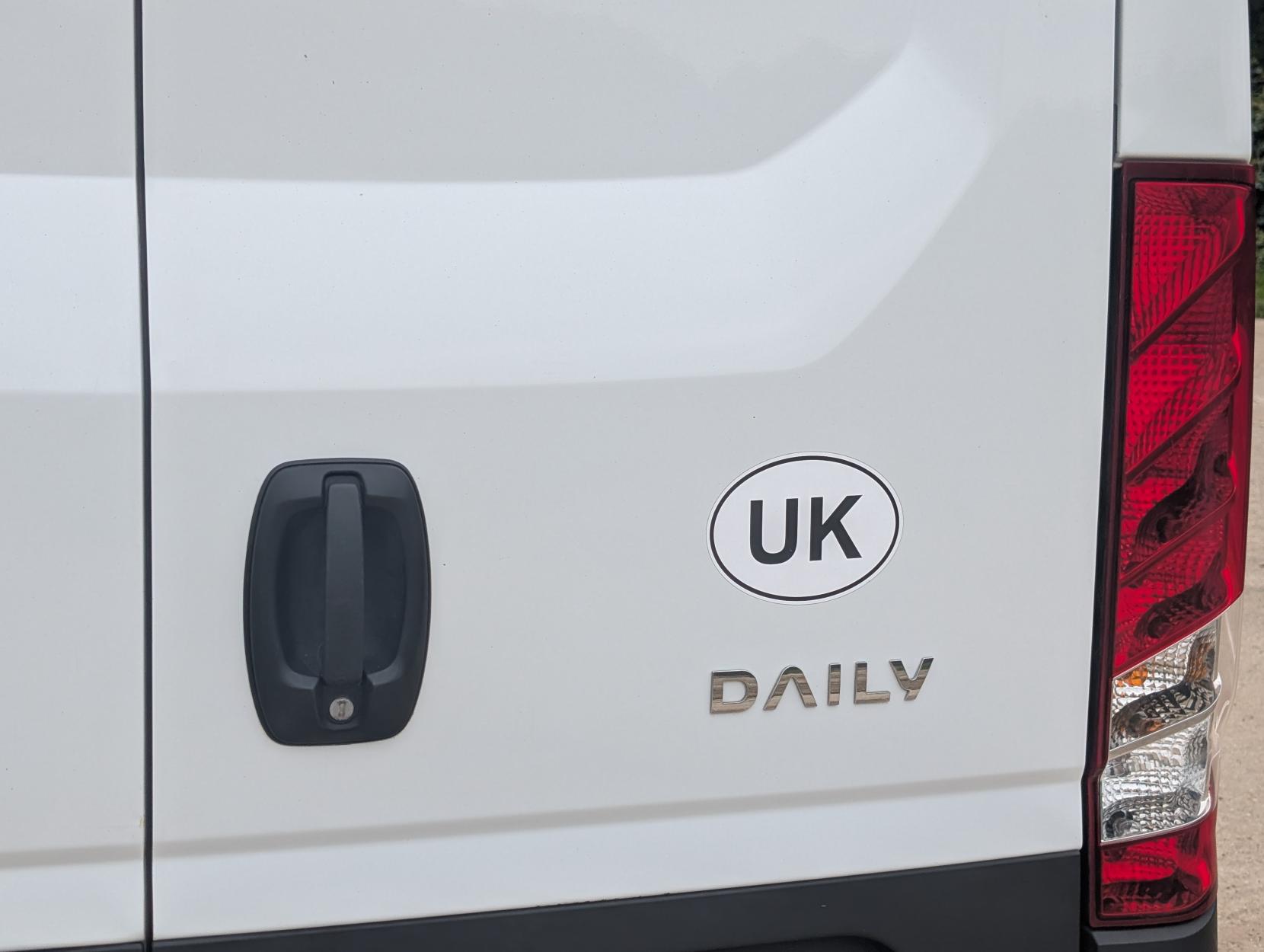 Iveco Daily 2.3D HPI 14V 35S 3520 Panel Van 5dr Diesel Manual MWB High Roof Euro 6 (s/s) (136 ps)