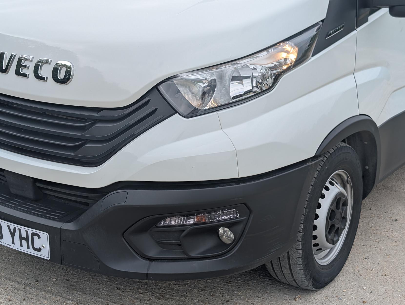 Iveco Daily 2.3D HPI 14V 35S 3520 Panel Van 5dr Diesel Manual MWB High Roof Euro 6 (s/s) (136 ps)