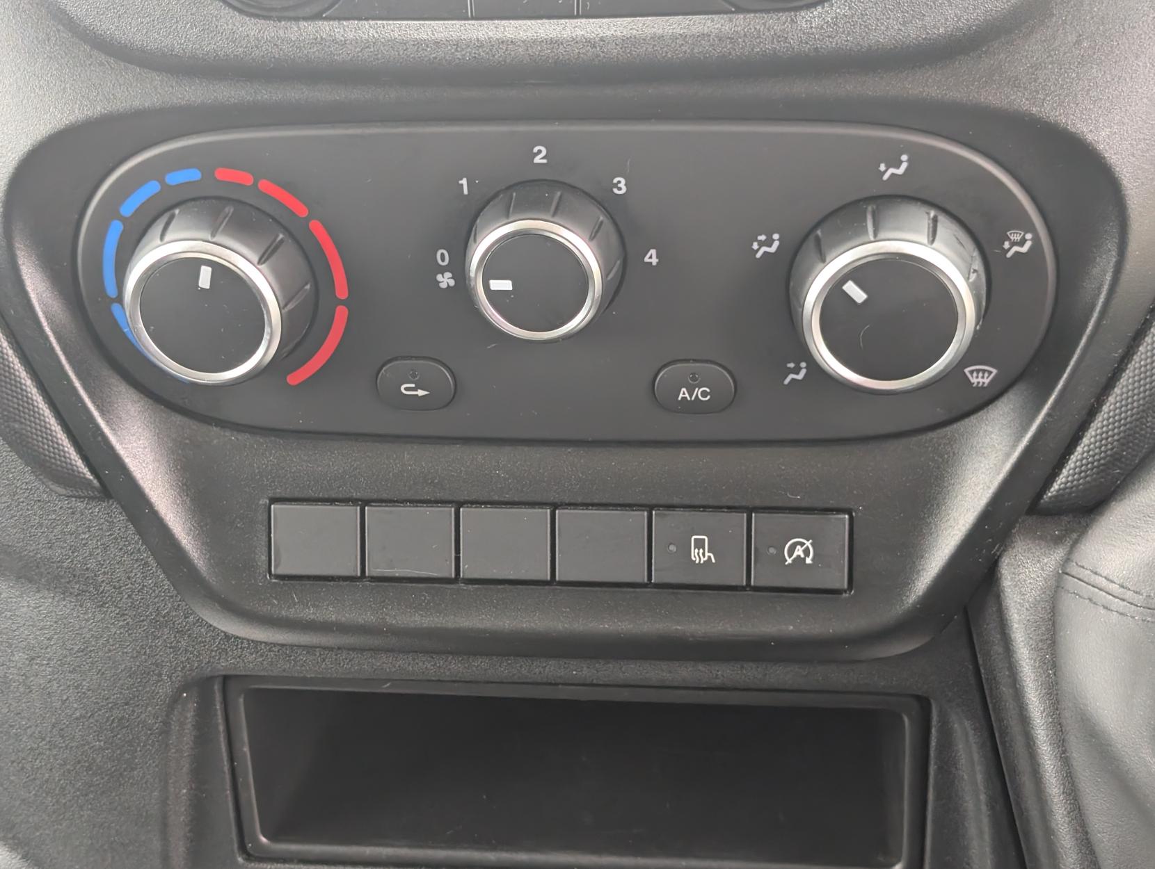 Iveco Daily 2.3D HPI 14V 35S 3520 Panel Van 5dr Diesel Manual MWB High Roof Euro 6 (s/s) (136 ps)