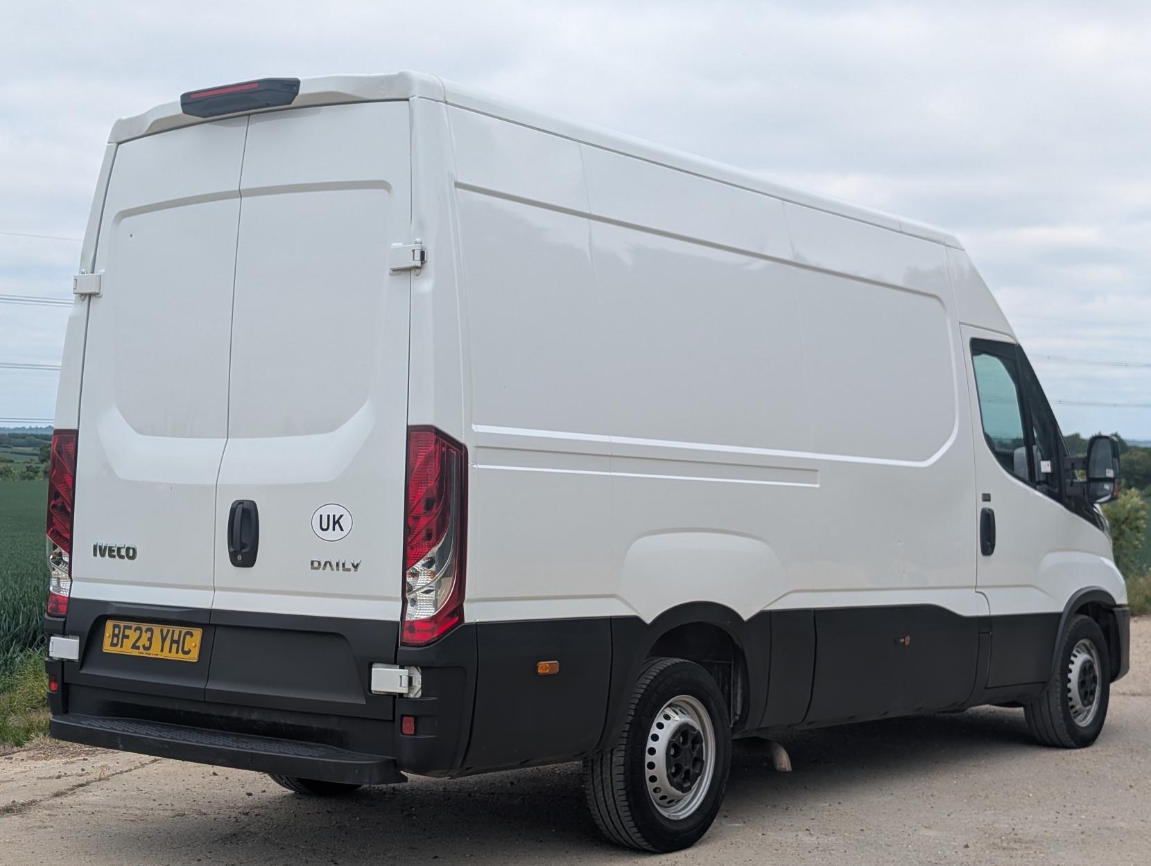Iveco Daily 2.3D HPI 14V 35S 3520 Panel Van 5dr Diesel Manual MWB High Roof Euro 6 (s/s) (136 ps)