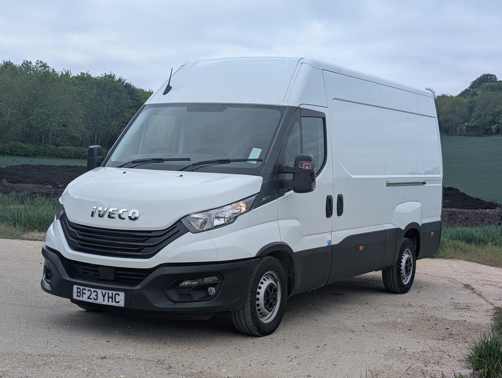 Iveco Daily 2.3D HPI 14V 35S 3520 Panel Van 5dr Diesel Manual MWB High Roof Euro 6 (s/s) (136 ps)