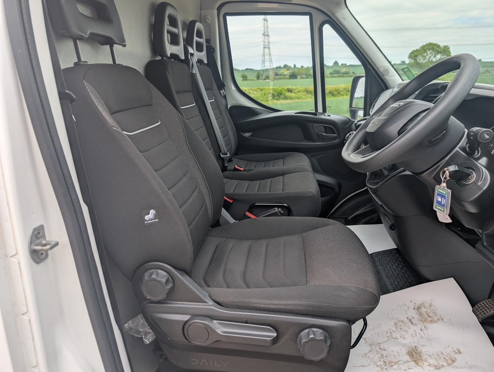 Iveco Daily 2.3D HPI 14V 35S 3520 Panel Van 5dr Diesel Manual MWB High Roof Euro 6 (s/s) (136 ps)