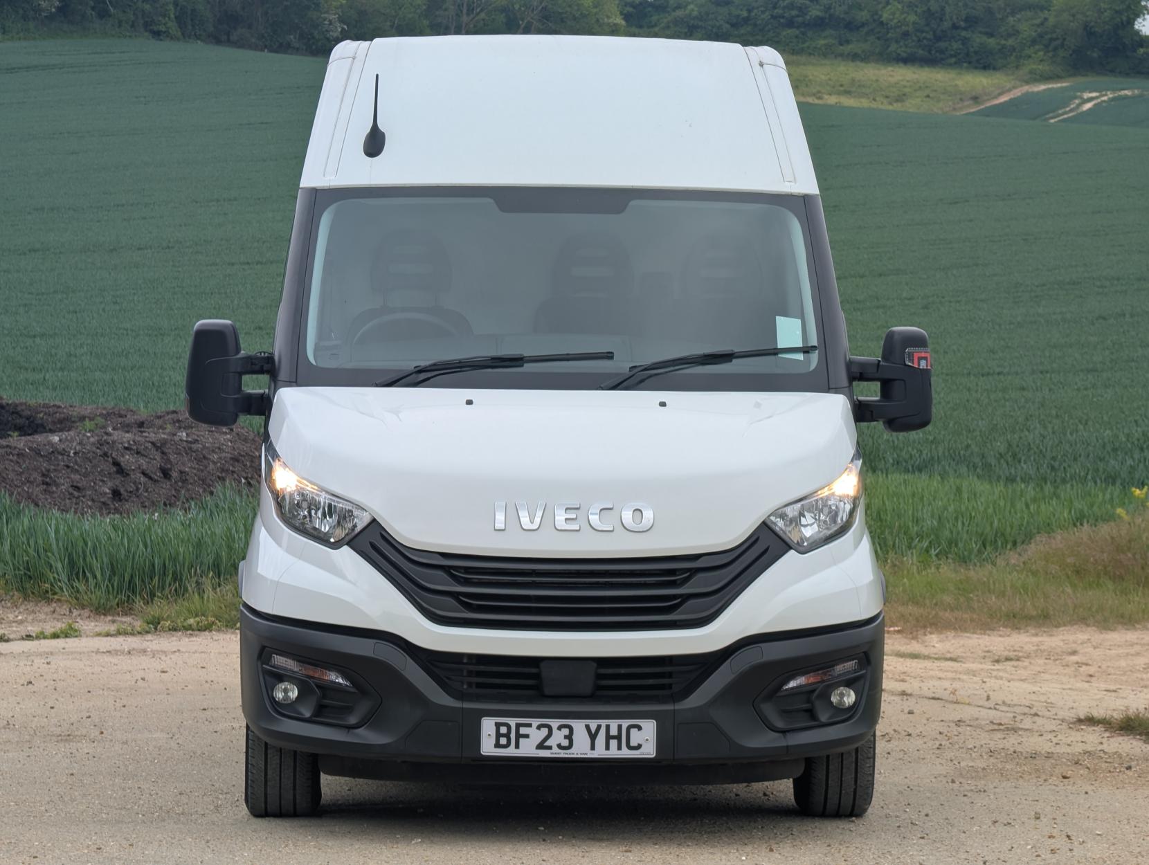 Iveco Daily 2.3D HPI 14V 35S 3520 Panel Van 5dr Diesel Manual MWB High Roof Euro 6 (s/s) (136 ps)