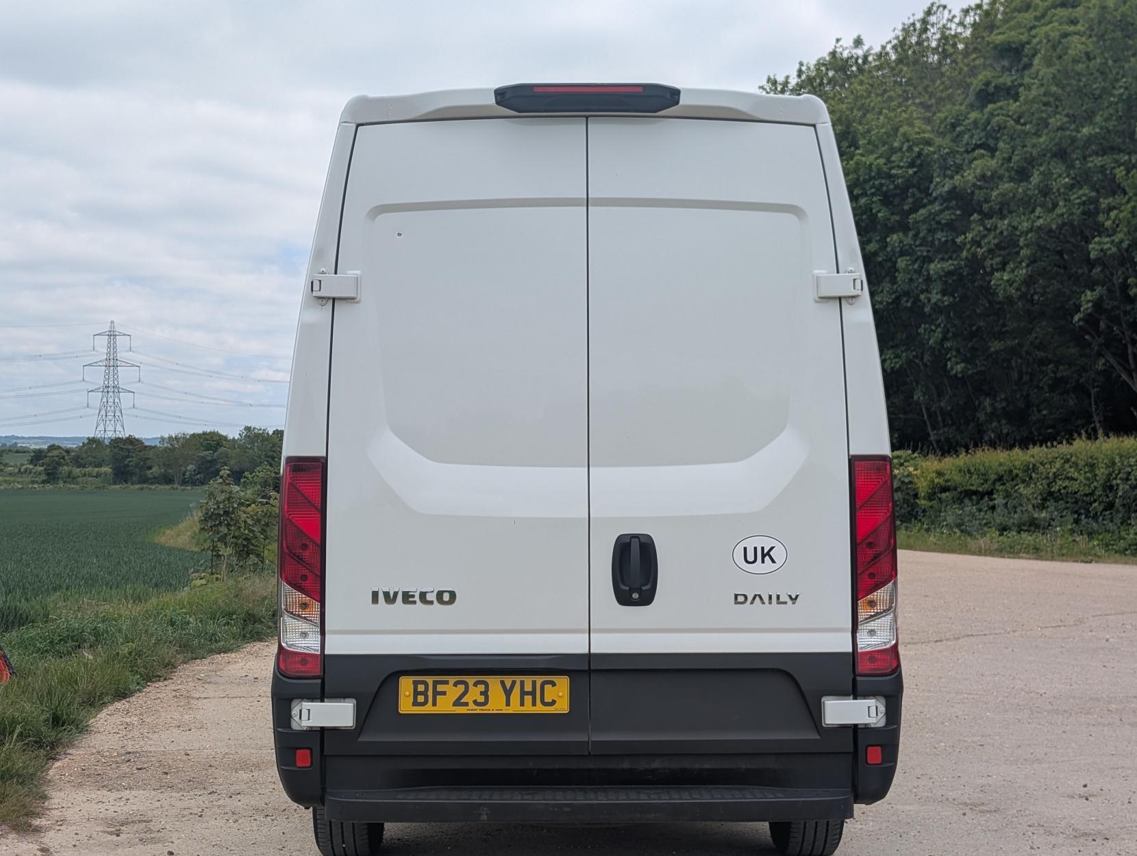 Iveco Daily 2.3D HPI 14V 35S 3520 Panel Van 5dr Diesel Manual MWB High Roof Euro 6 (s/s) (136 ps)