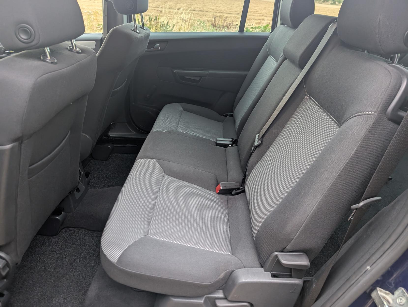 Vauxhall Zafira 1.8 16V Exclusiv MPV 5dr Petrol Manual Euro 5 (120 ps)