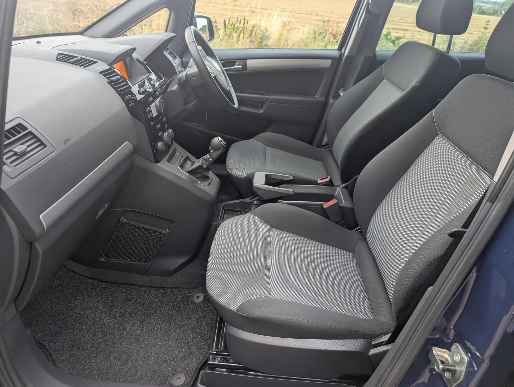 Vauxhall Zafira 1.8 16V Exclusiv MPV 5dr Petrol Manual Euro 5 (120 ps)