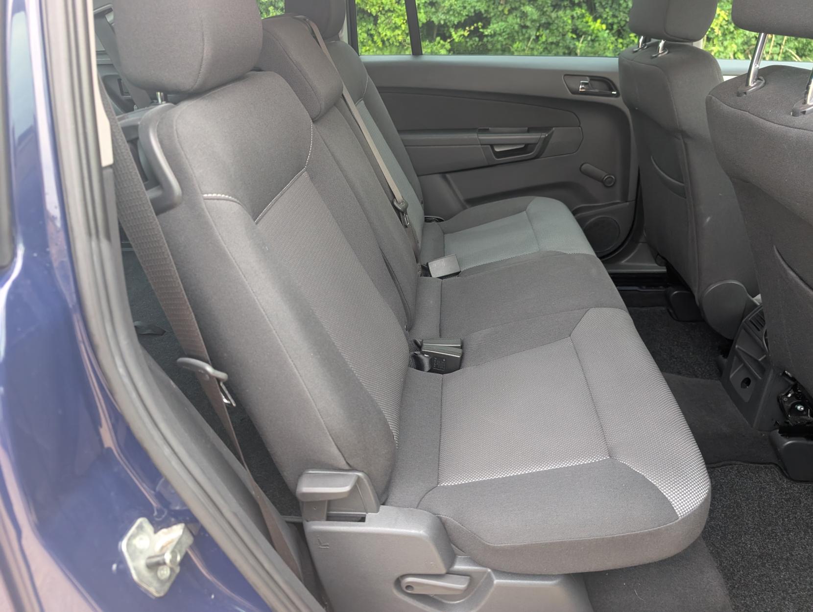 Vauxhall Zafira 1.8 16V Exclusiv MPV 5dr Petrol Manual Euro 5 (120 ps)