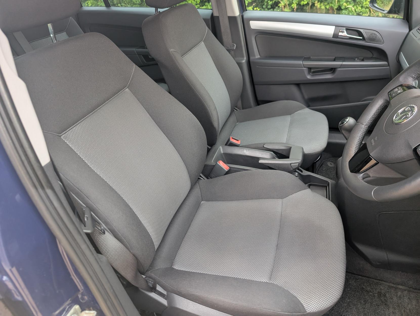 Vauxhall Zafira 1.8 16V Exclusiv MPV 5dr Petrol Manual Euro 5 (120 ps)