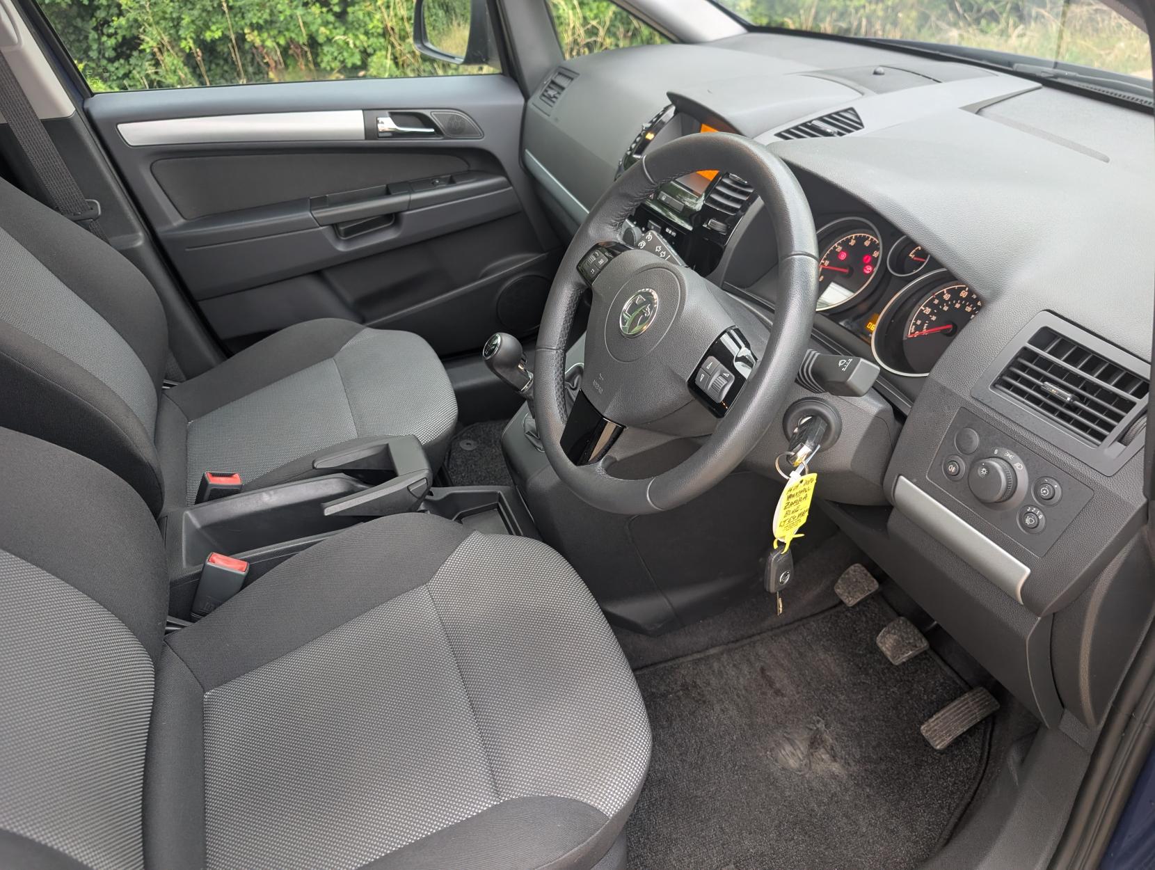 Vauxhall Zafira 1.8 16V Exclusiv MPV 5dr Petrol Manual Euro 5 (120 ps)
