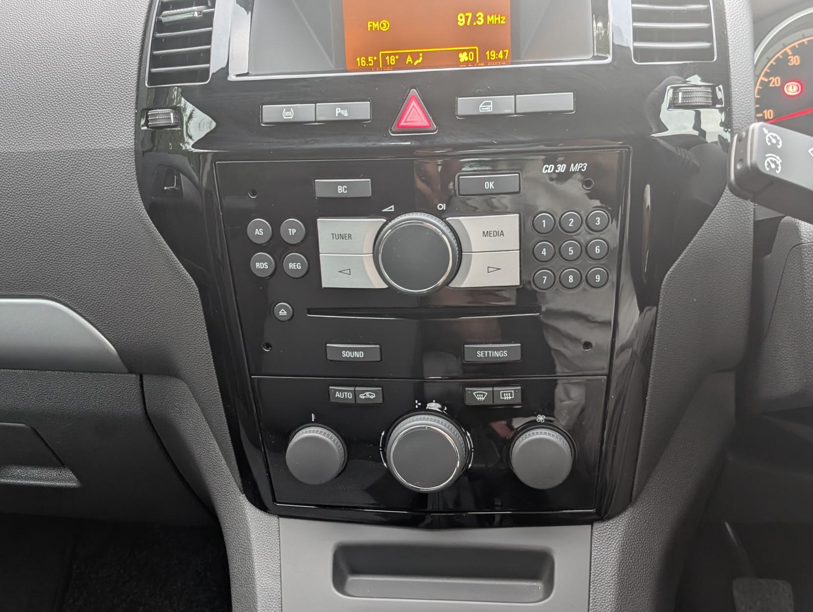 Vauxhall Zafira 1.8 16V Exclusiv MPV 5dr Petrol Manual Euro 5 (120 ps)