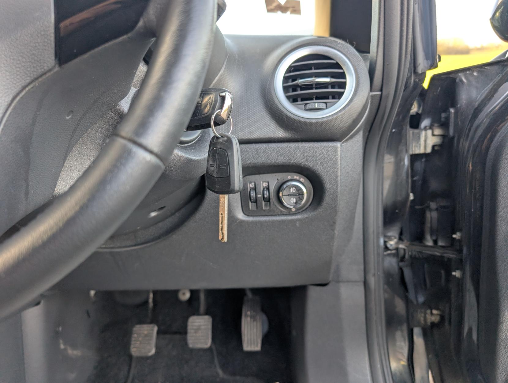 Vauxhall Corsa 1.2 16V Excite Hatchback 3dr Petrol Manual Euro 5 (A/C) (85 ps)