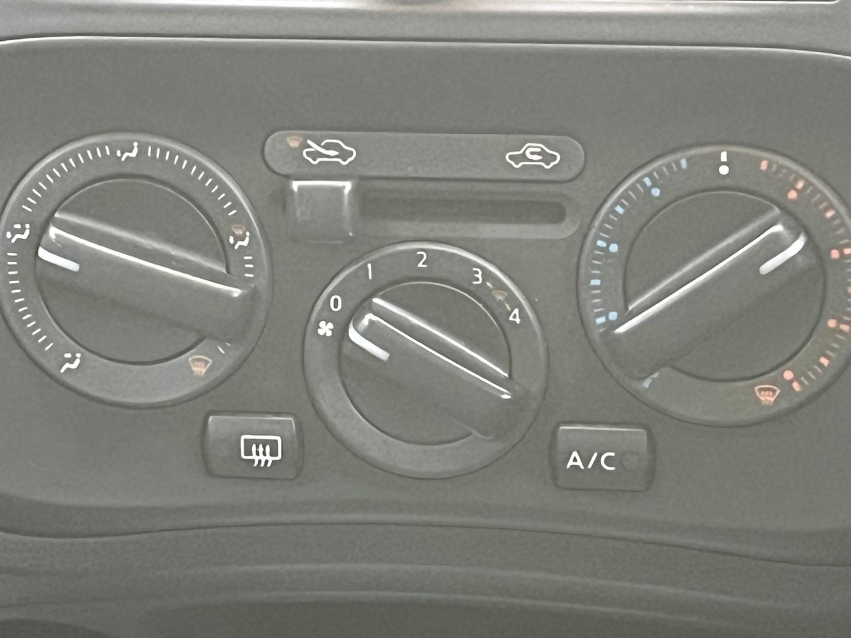 Nissan Juke 1.6 Visia SUV 5dr Petrol Manual Euro 5 (94 ps)