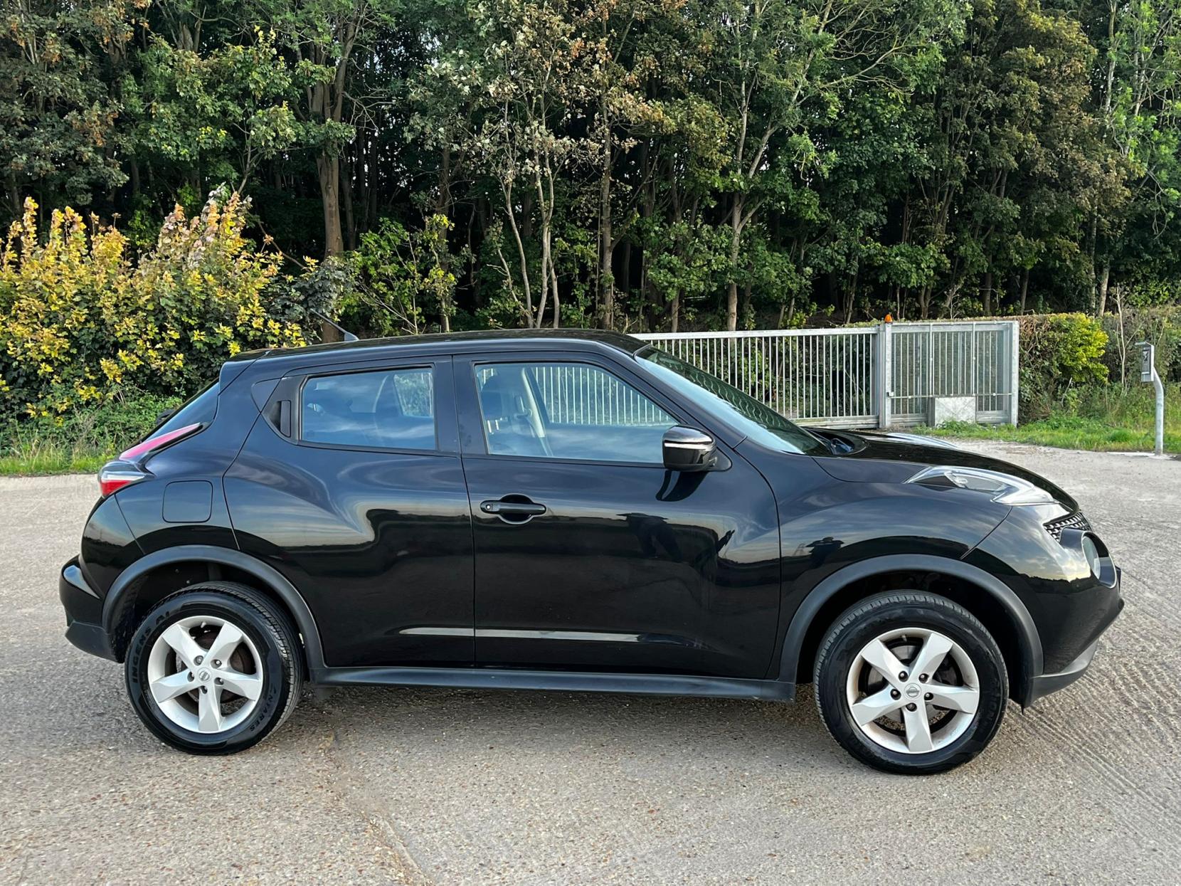 Nissan Juke 1.6 Visia SUV 5dr Petrol Manual Euro 5 (94 ps)