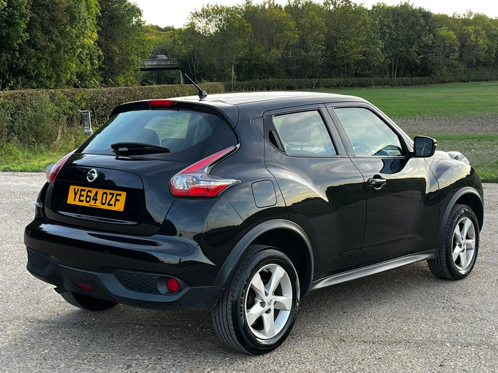 Nissan Juke 1.6 Visia SUV 5dr Petrol Manual Euro 5 (94 ps)