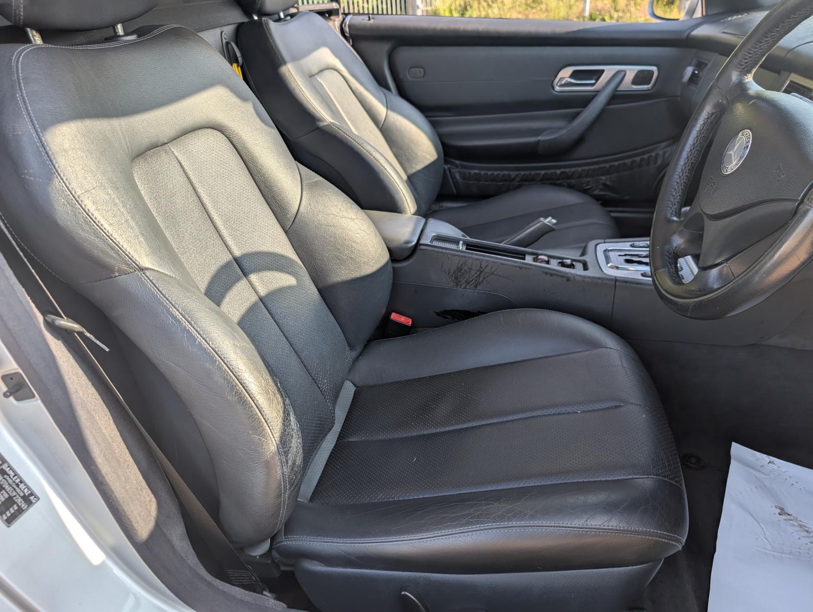 Mercedes-Benz SLK 3.2 SLK320 Convertible 2dr Petrol Automatic (254 g/km, 218 bhp)