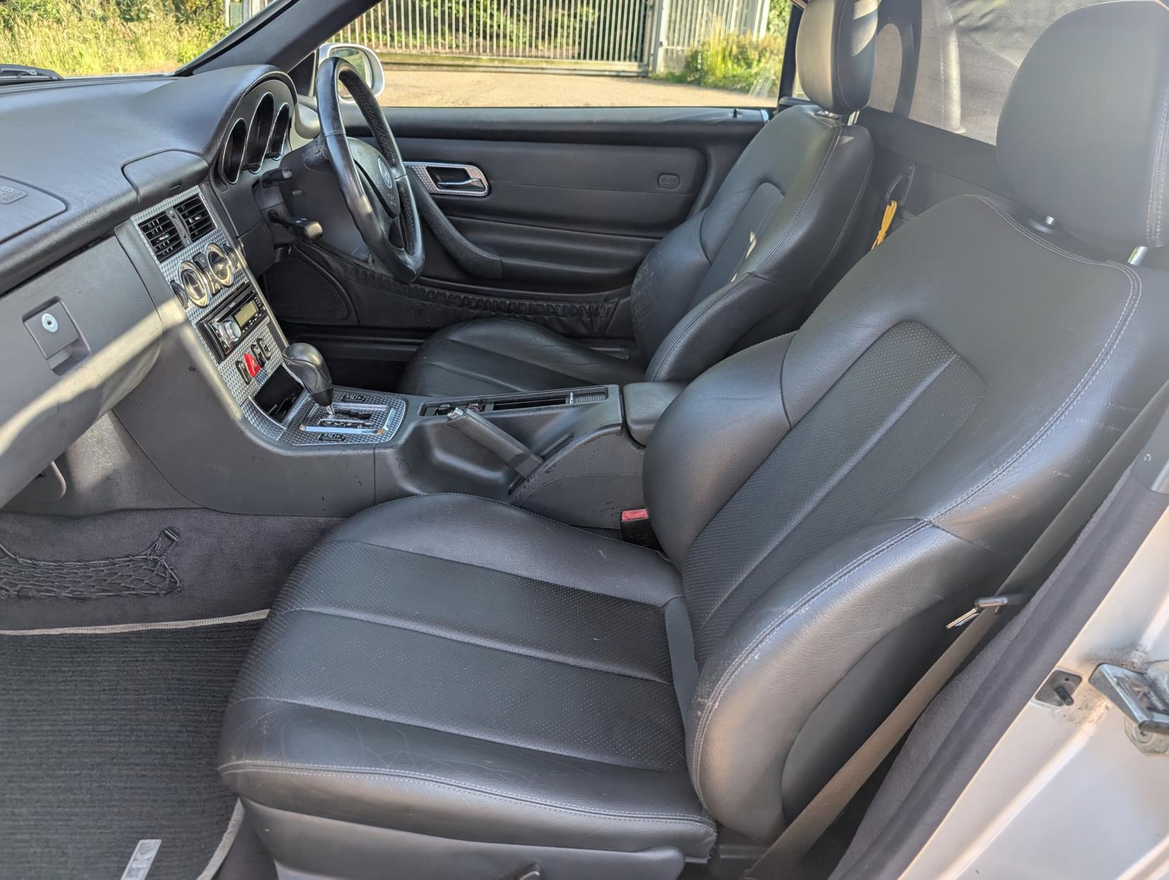 Mercedes-Benz SLK 3.2 SLK320 Convertible 2dr Petrol Automatic (254 g/km, 218 bhp)
