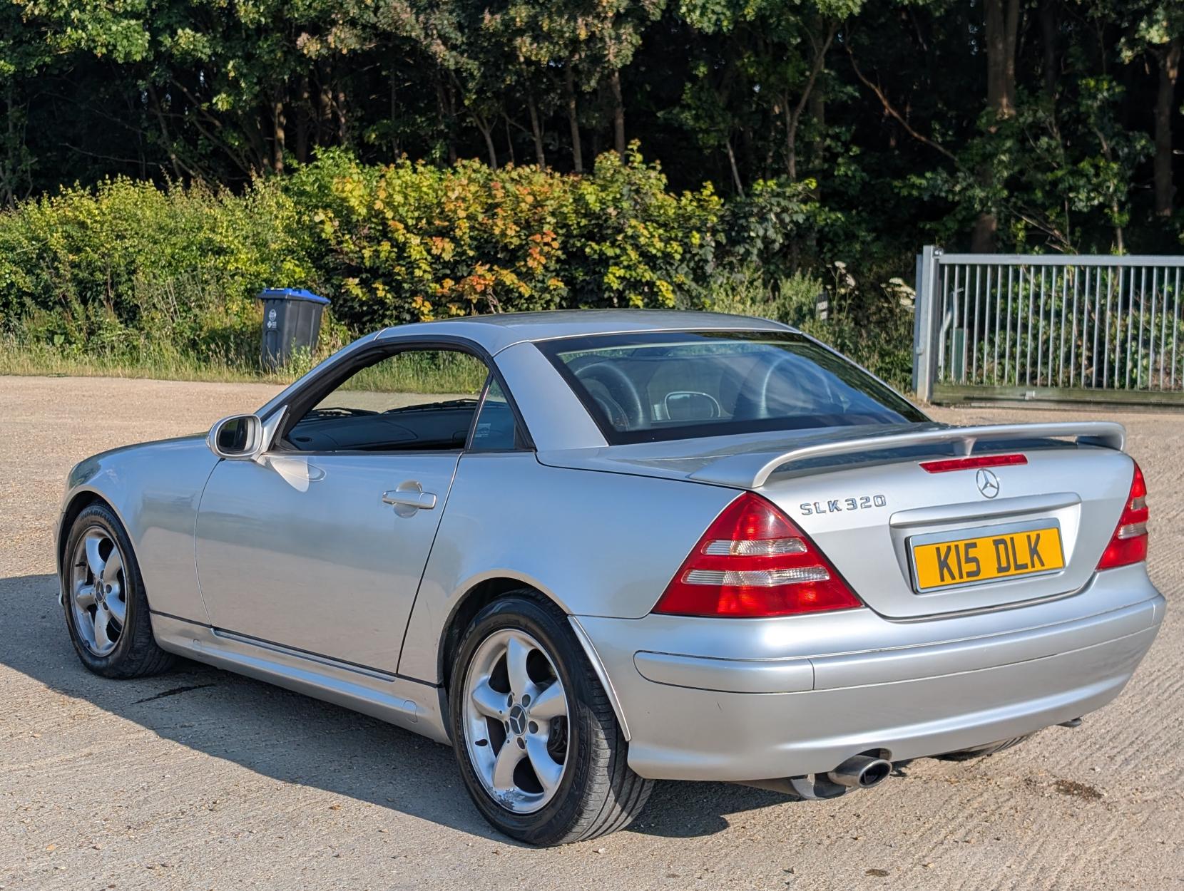 Mercedes-Benz SLK 3.2 SLK320 Convertible 2dr Petrol Automatic (254 g/km, 218 bhp)