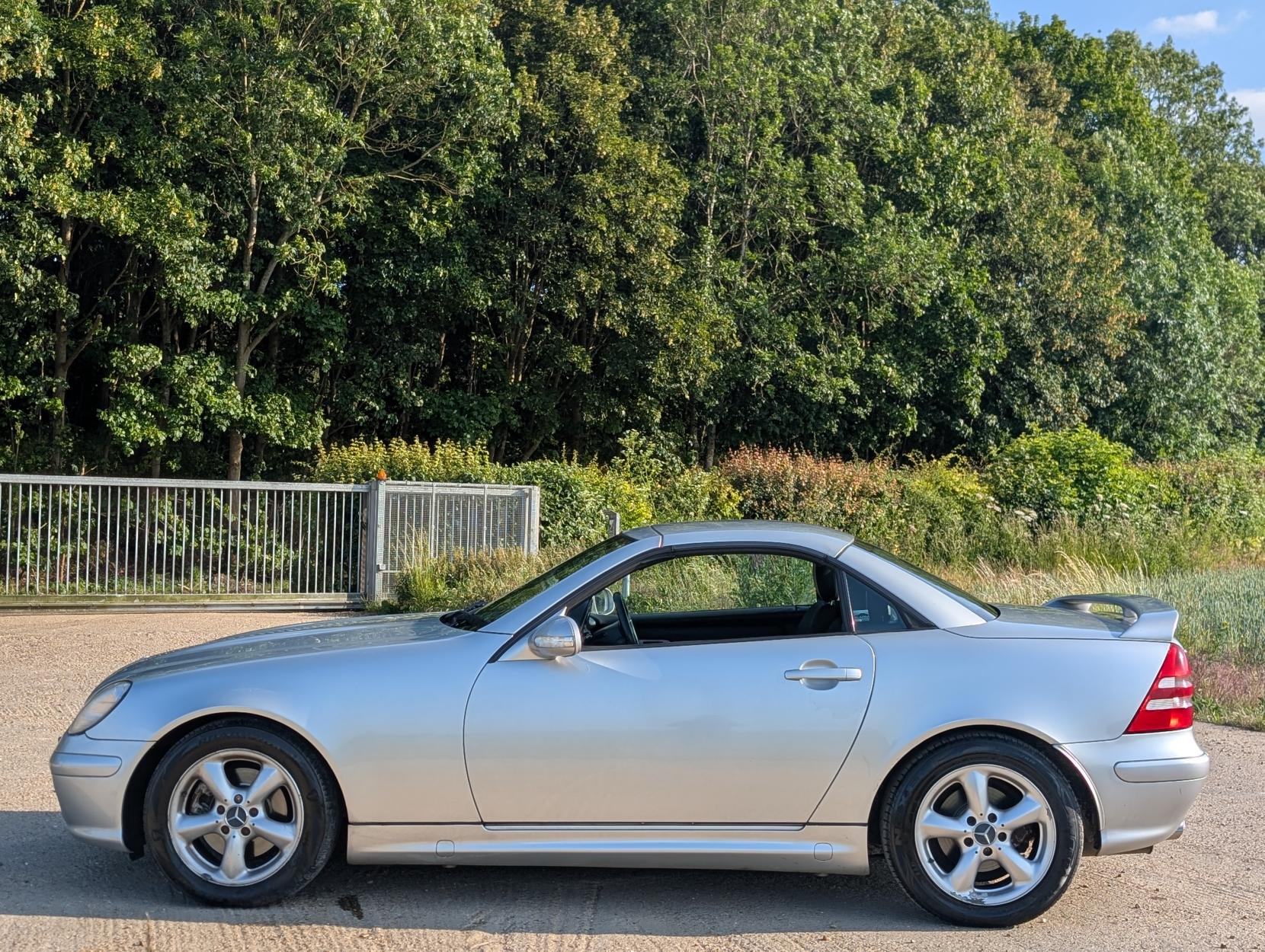 Mercedes-Benz SLK 3.2 SLK320 Convertible 2dr Petrol Automatic (254 g/km, 218 bhp)