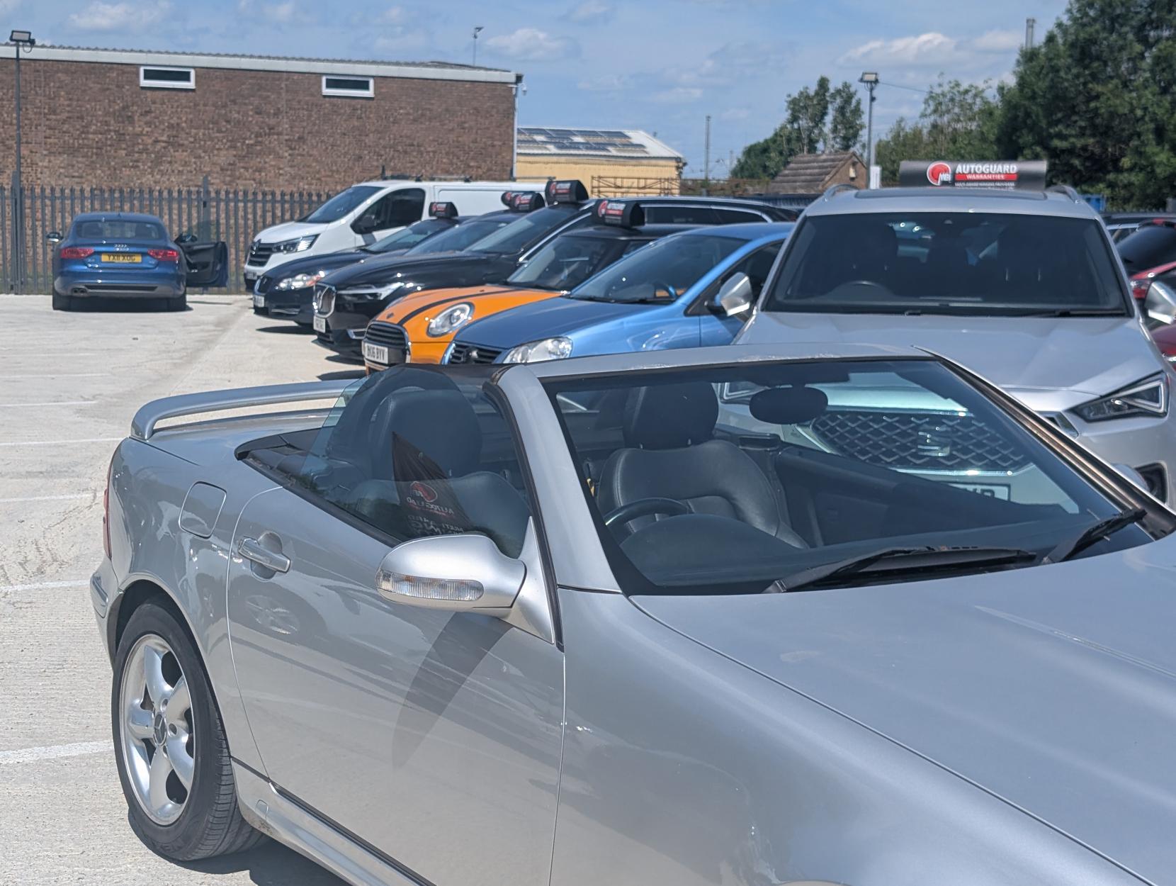 Mercedes-Benz SLK 3.2 SLK320 Convertible 2dr Petrol Automatic (254 g/km, 218 bhp)