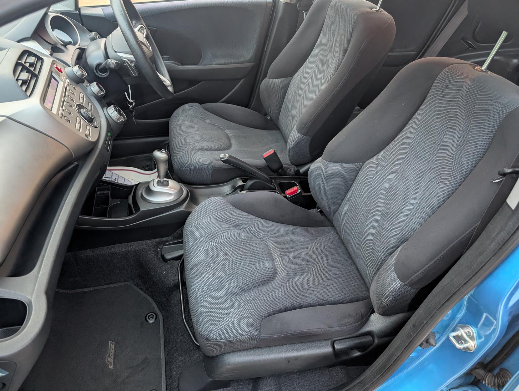 Honda Jazz 1.4 i-VTEC ES Hatchback 5dr Petrol i SHIFT Euro 4 (100 ps)