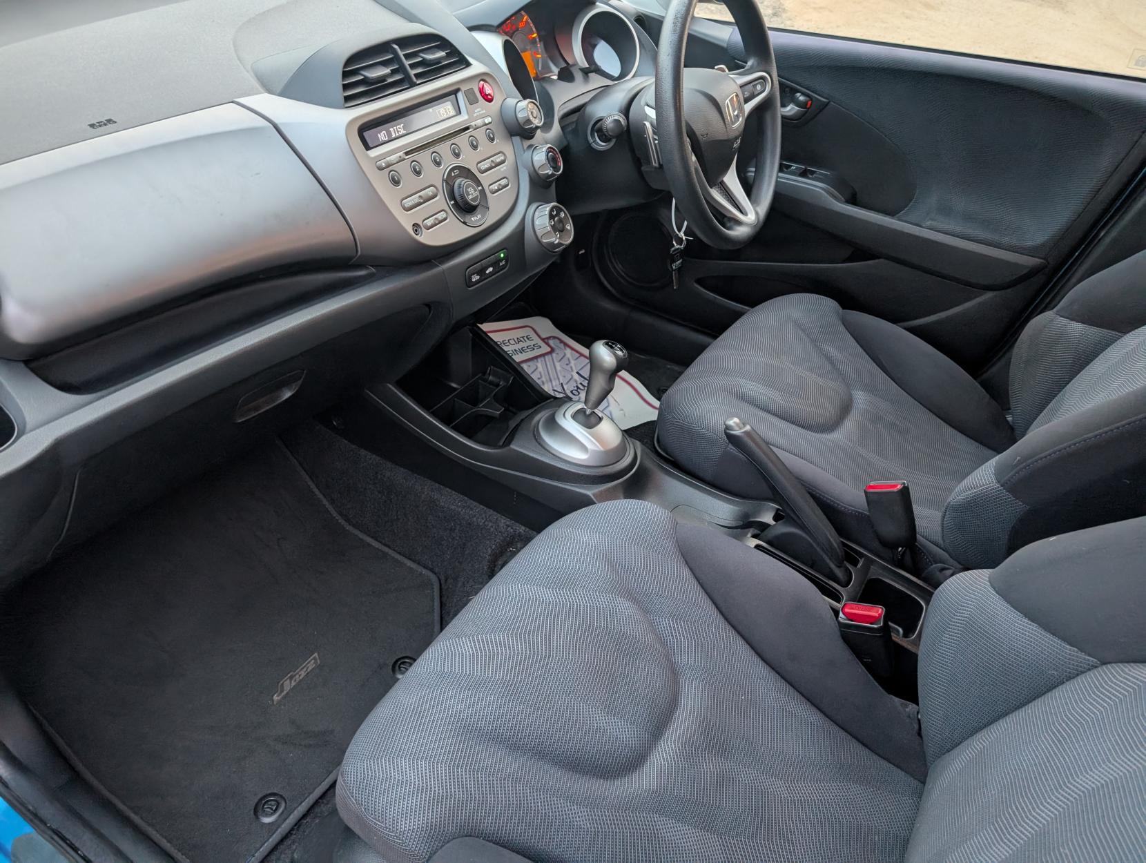 Honda Jazz 1.4 i-VTEC ES Hatchback 5dr Petrol i SHIFT Euro 4 (100 ps)