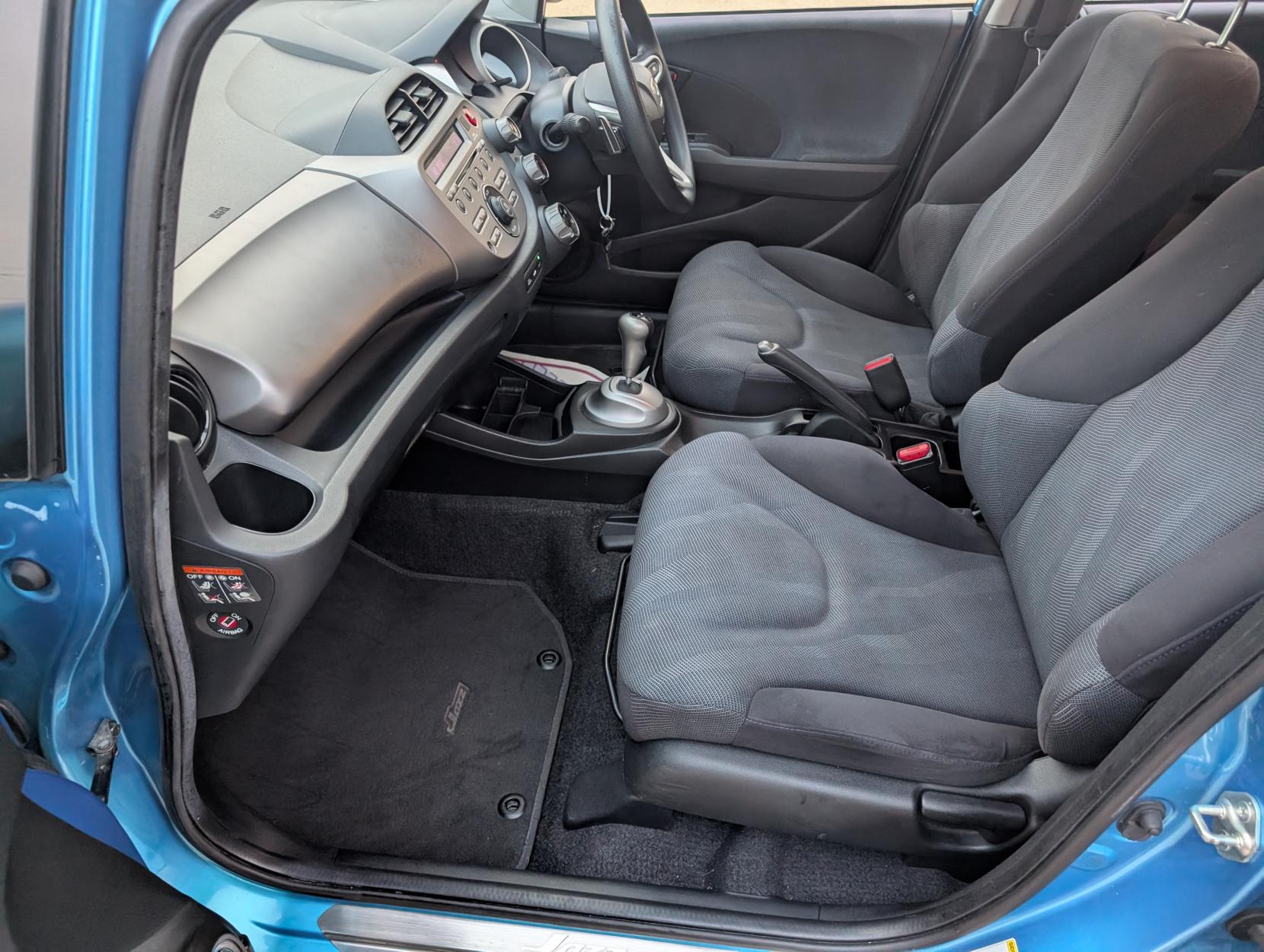 Honda Jazz 1.4 i-VTEC ES Hatchback 5dr Petrol i SHIFT Euro 4 (100 ps)