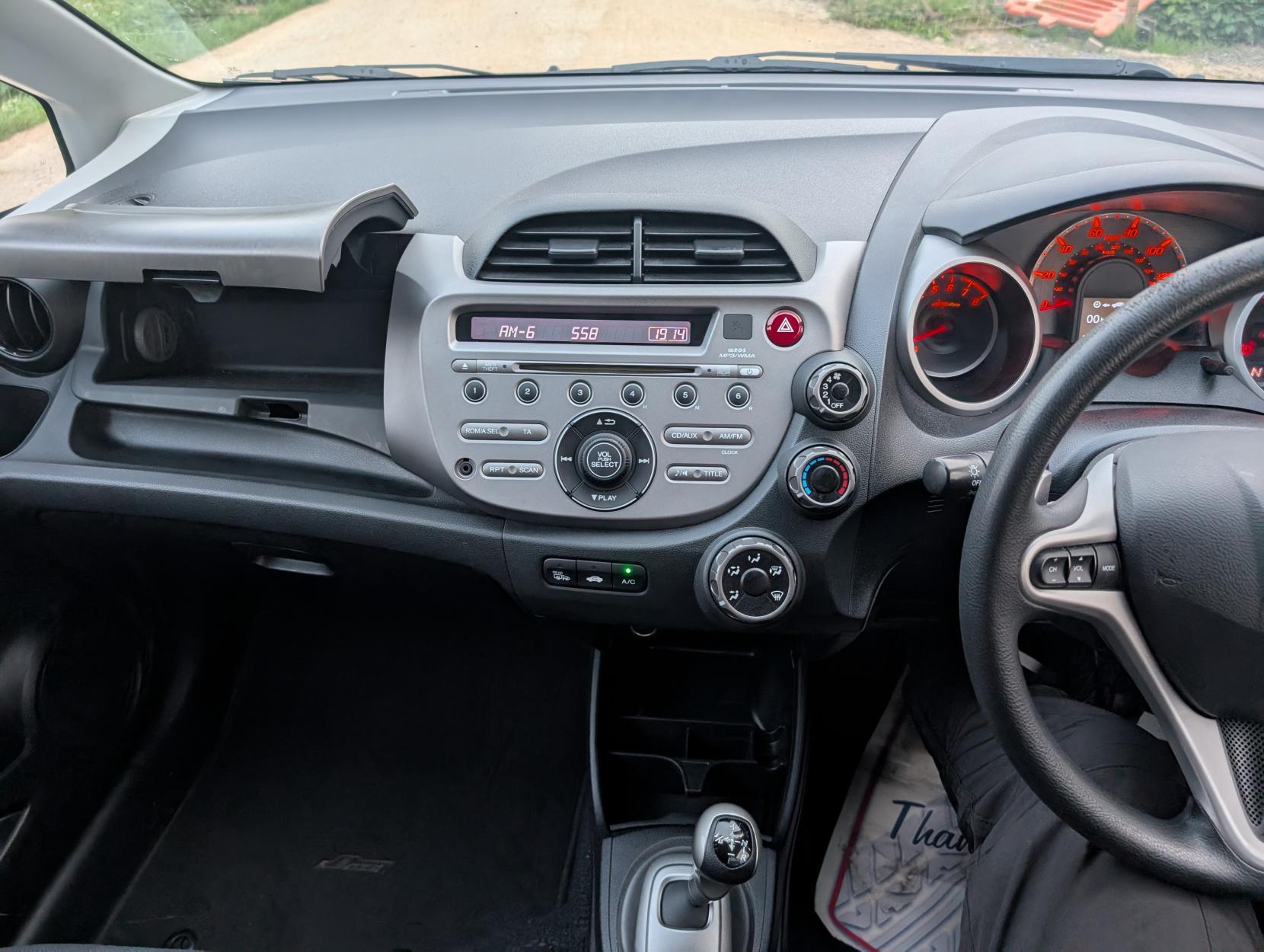Honda Jazz 1.4 i-VTEC ES Hatchback 5dr Petrol i SHIFT Euro 4 (100 ps)