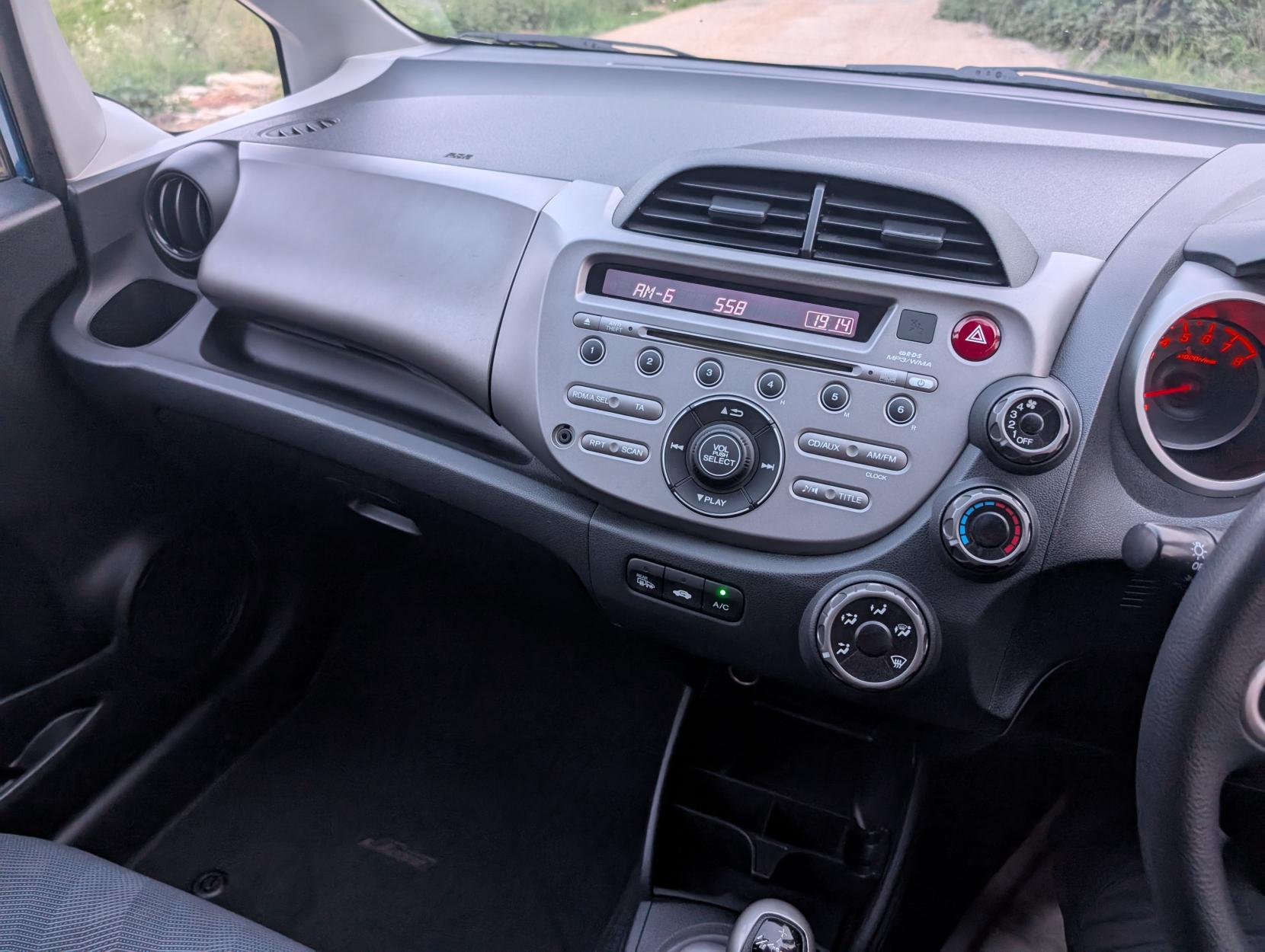 Honda Jazz 1.4 i-VTEC ES Hatchback 5dr Petrol i SHIFT Euro 4 (100 ps)