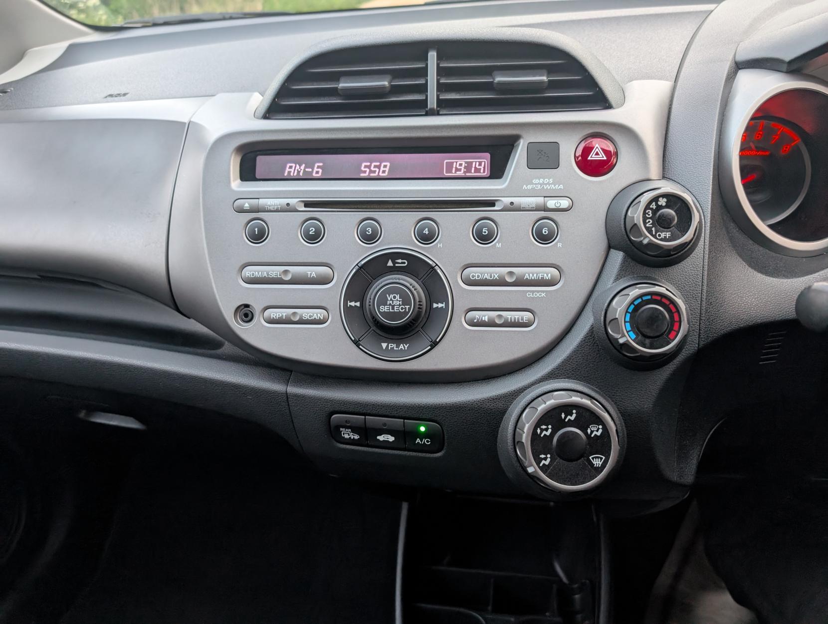 Honda Jazz 1.4 i-VTEC ES Hatchback 5dr Petrol i SHIFT Euro 4 (100 ps)