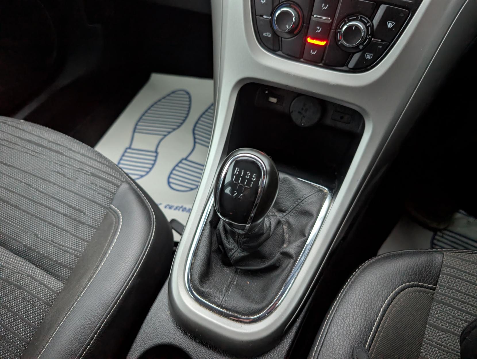 Vauxhall Astra 1.6 16v Excite Hatchback 5dr Petrol Manual Euro 5 (115 ps)