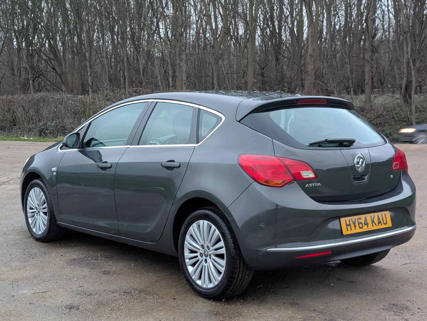 Vauxhall Astra 1.6 16v Excite Hatchback 5dr Petrol Manual Euro 5 (115 ps)