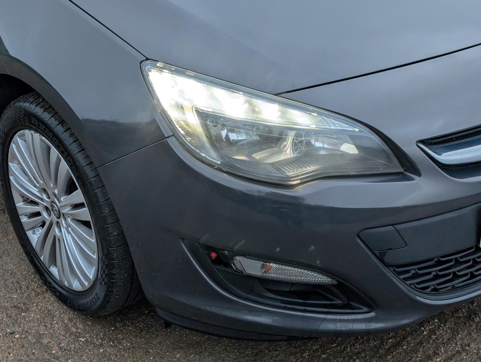 Vauxhall Astra 1.6 16v Excite Hatchback 5dr Petrol Manual Euro 5 (115 ps)