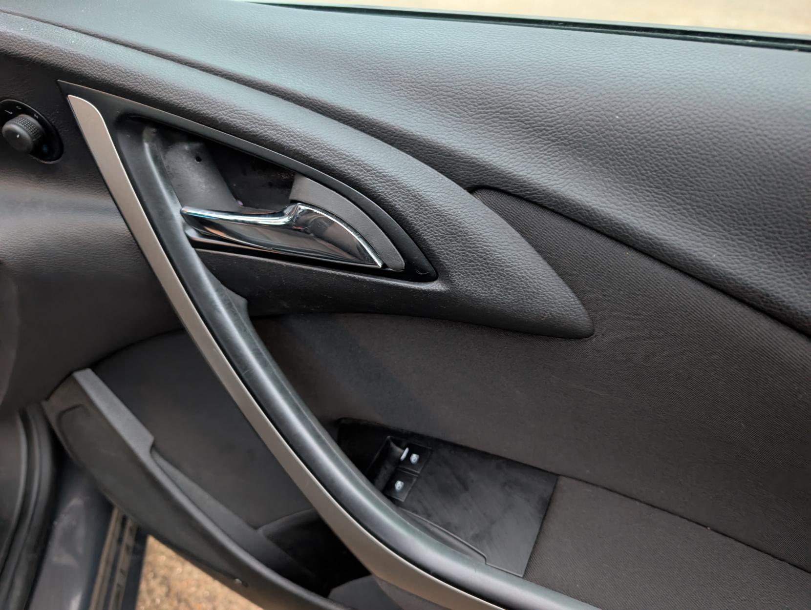 Vauxhall Astra 1.6 16v Excite Hatchback 5dr Petrol Manual Euro 5 (115 ps)