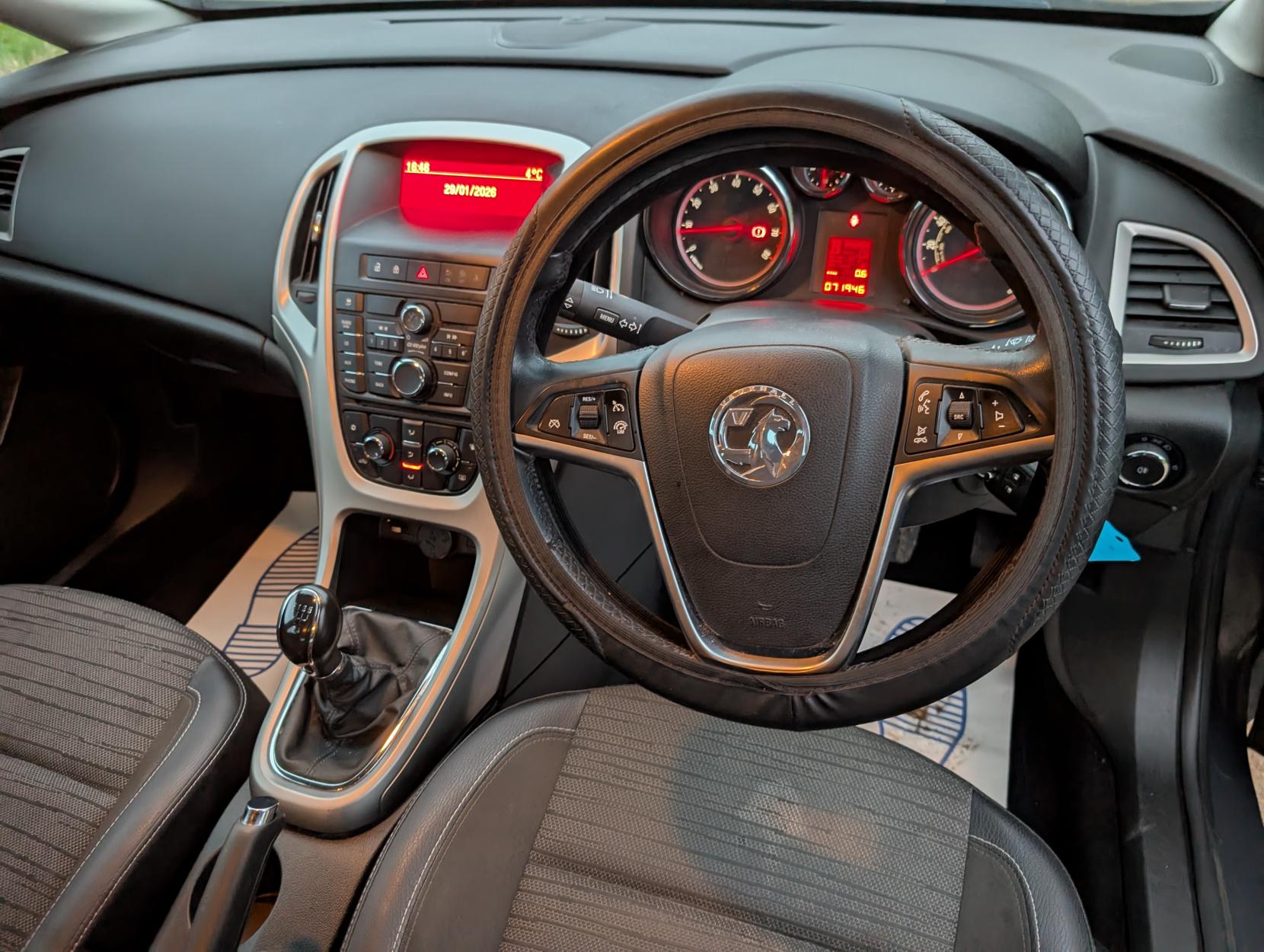 Vauxhall Astra 1.6 16v Excite Hatchback 5dr Petrol Manual Euro 5 (115 ps)