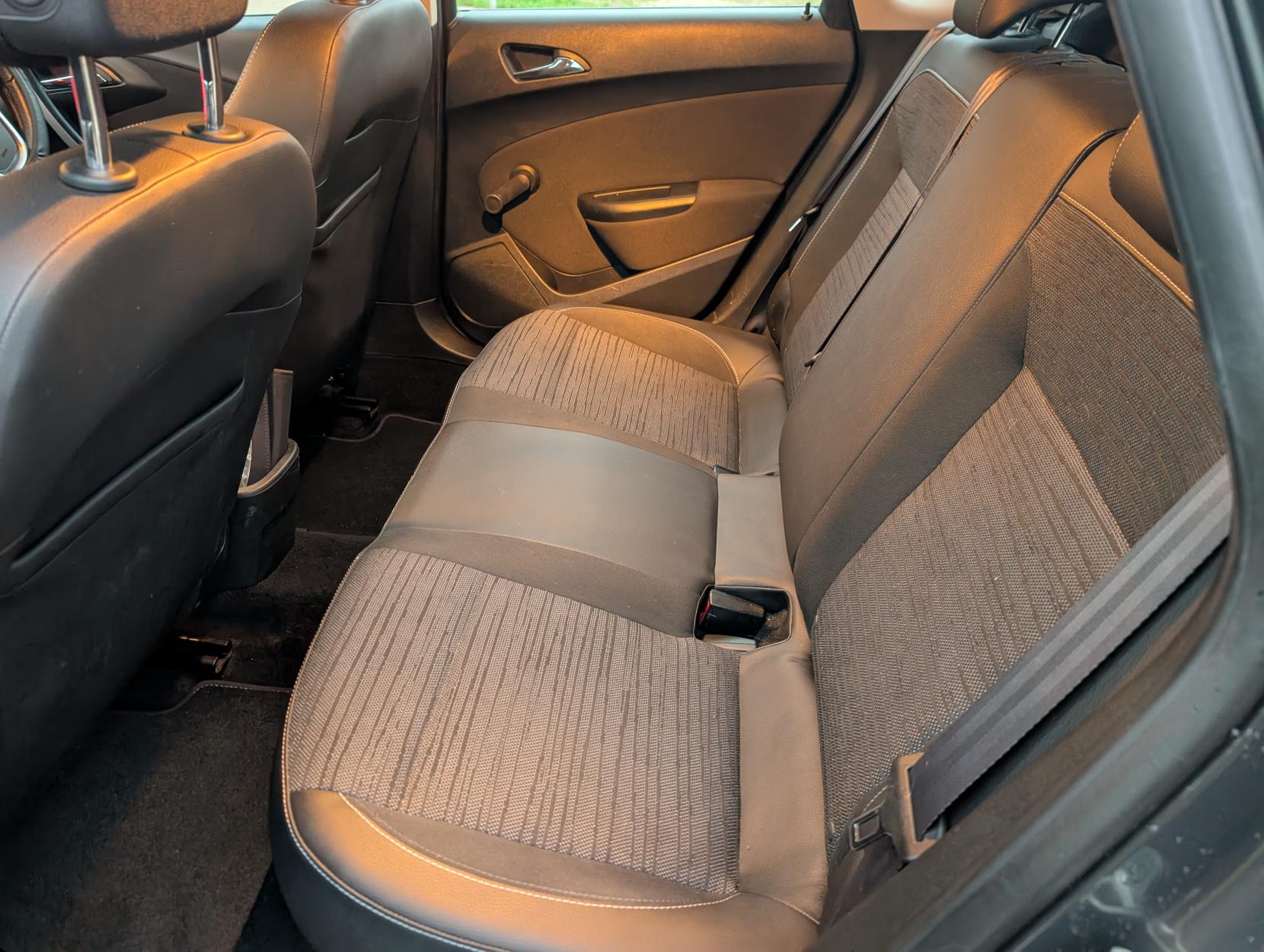 Vauxhall Astra 1.6 16v Excite Hatchback 5dr Petrol Manual Euro 5 (115 ps)