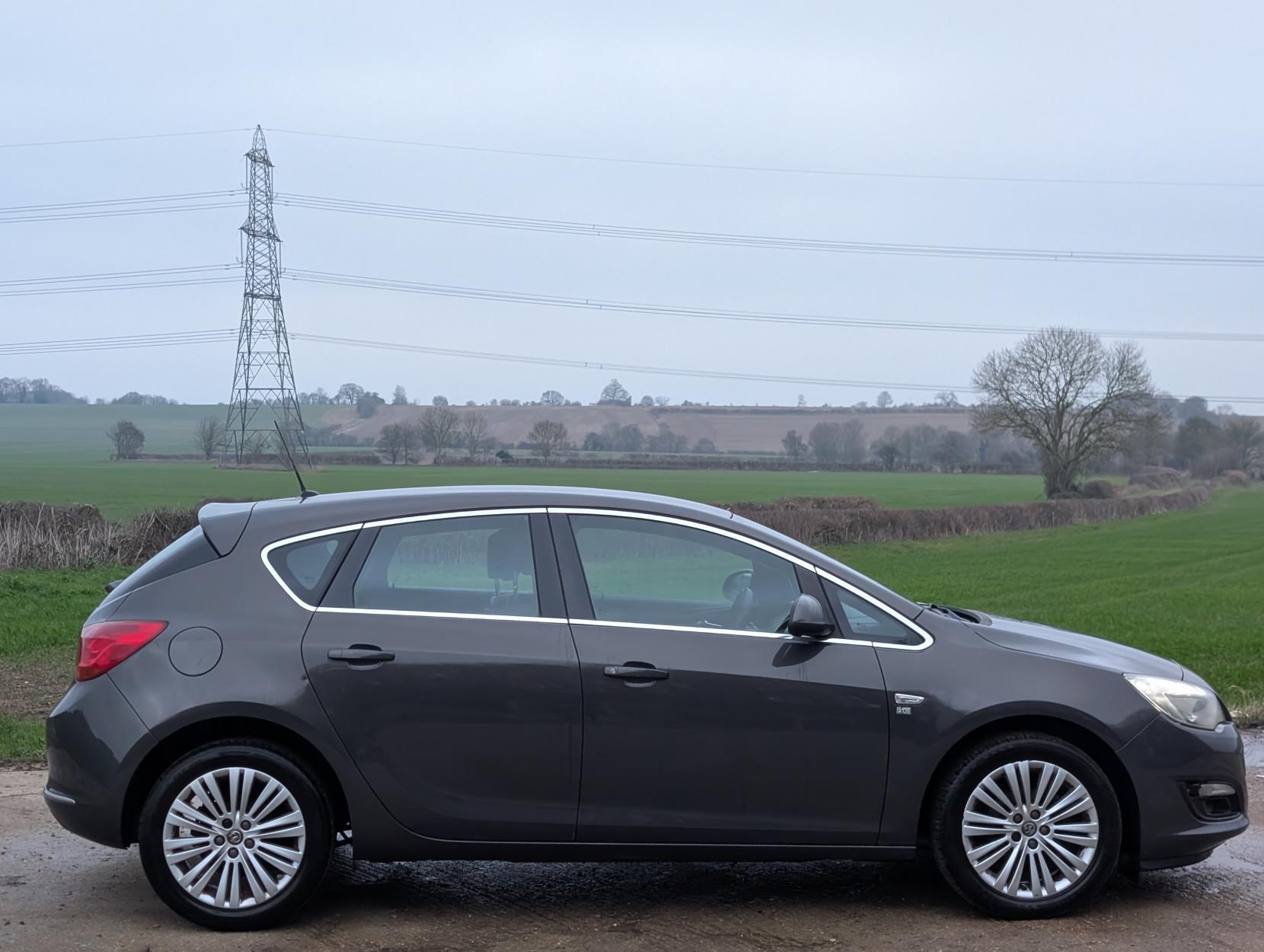 Vauxhall Astra 1.6 16v Excite Hatchback 5dr Petrol Manual Euro 5 (115 ps)