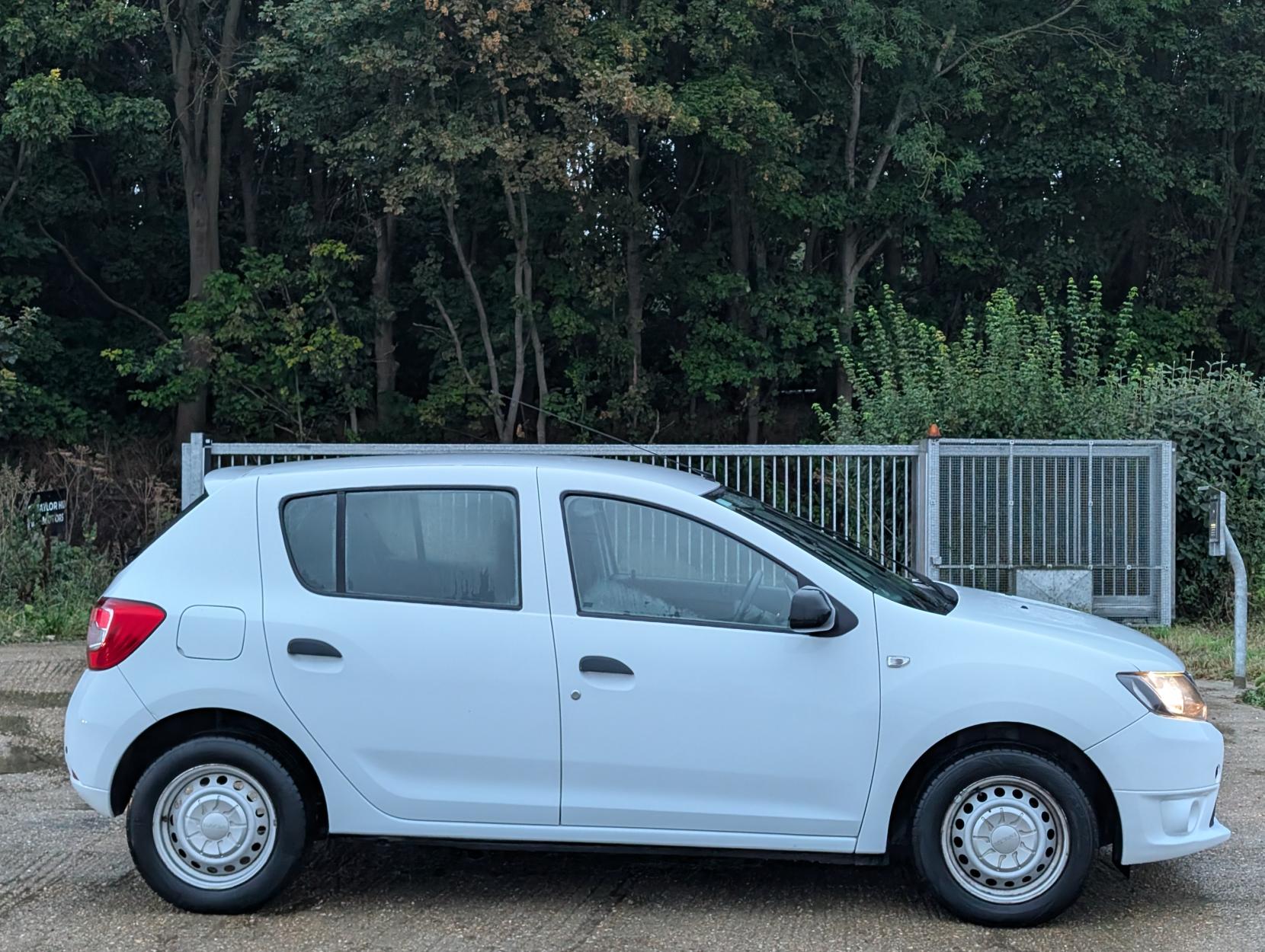 Dacia Sandero 1.2 Access Hatchback 5dr Petrol Manual Euro 5 (75 ps)