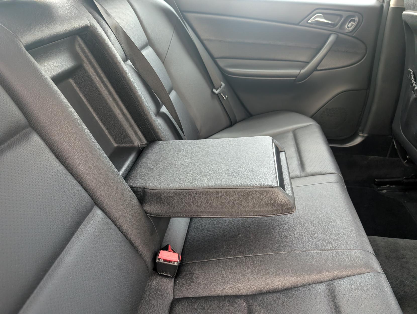 Mercedes-Benz C Class 1.8 C180 Kompressor Classic SE Saloon 4dr Petrol Automatic (193 g/km, 143 bhp)