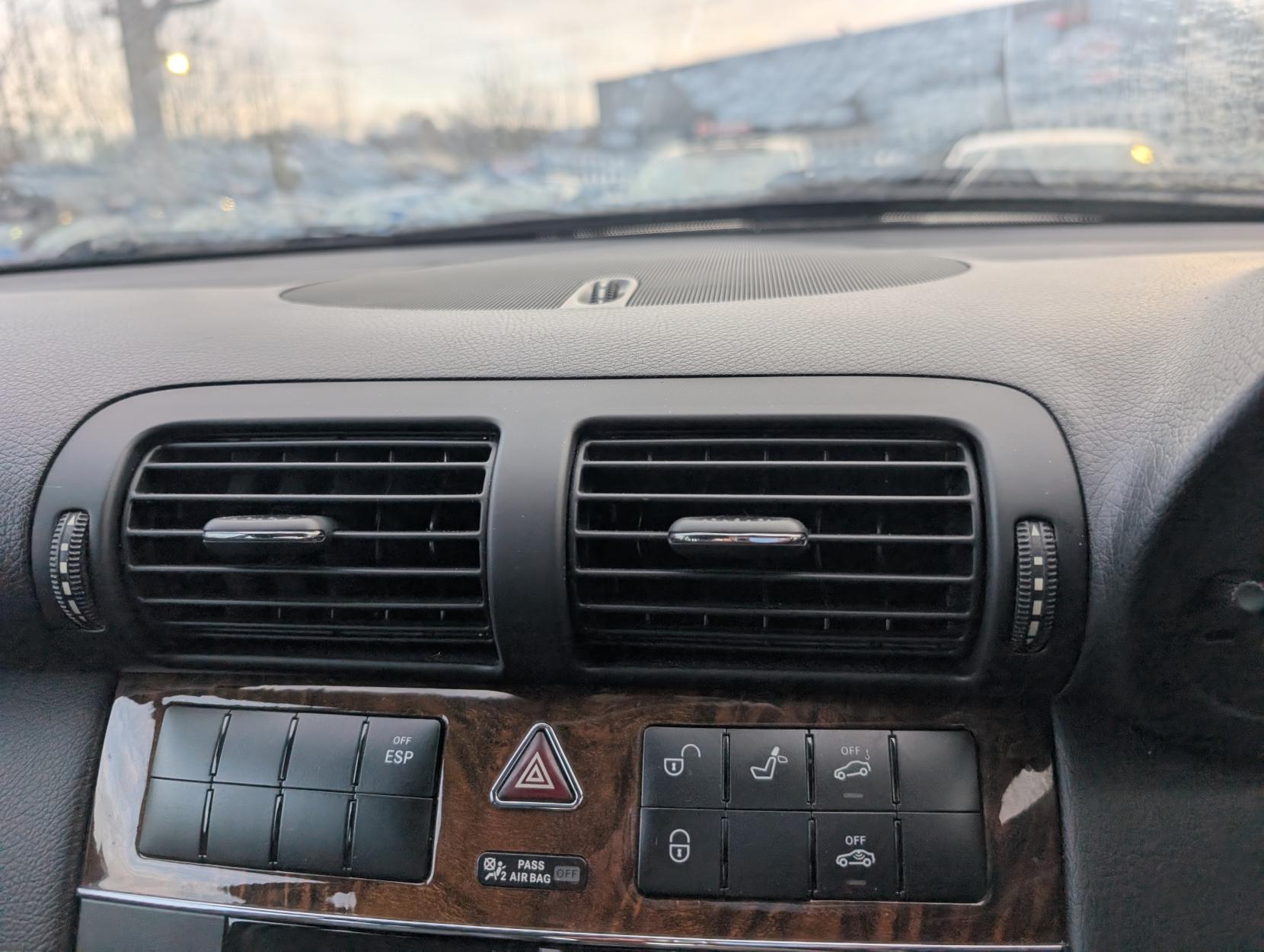 Mercedes-Benz C Class 1.8 C180 Kompressor Classic SE Saloon 4dr Petrol Automatic (193 g/km, 143 bhp)