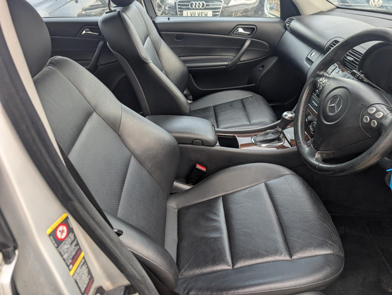 Mercedes-Benz C Class 1.8 C180 Kompressor Classic SE Saloon 4dr Petrol Automatic (193 g/km, 143 bhp)