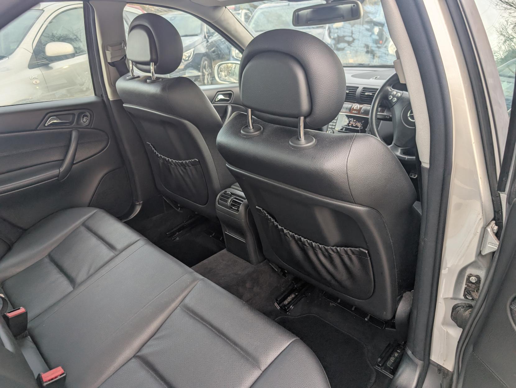 Mercedes-Benz C Class 1.8 C180 Kompressor Classic SE Saloon 4dr Petrol Automatic (193 g/km, 143 bhp)