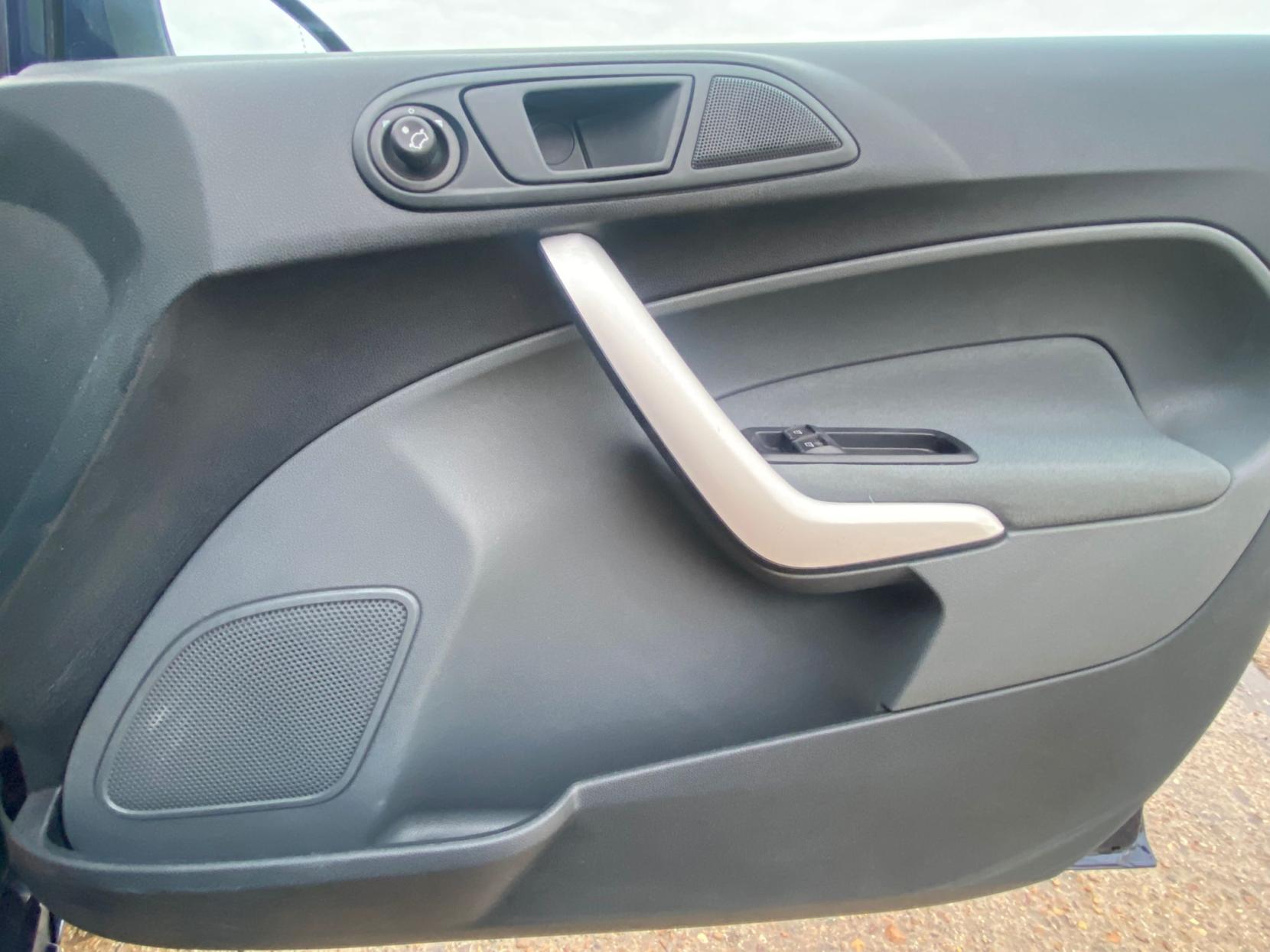 Ford Fiesta 1.25 Zetec Hatchback 5dr Petrol Manual (129 g/km, 81 bhp)