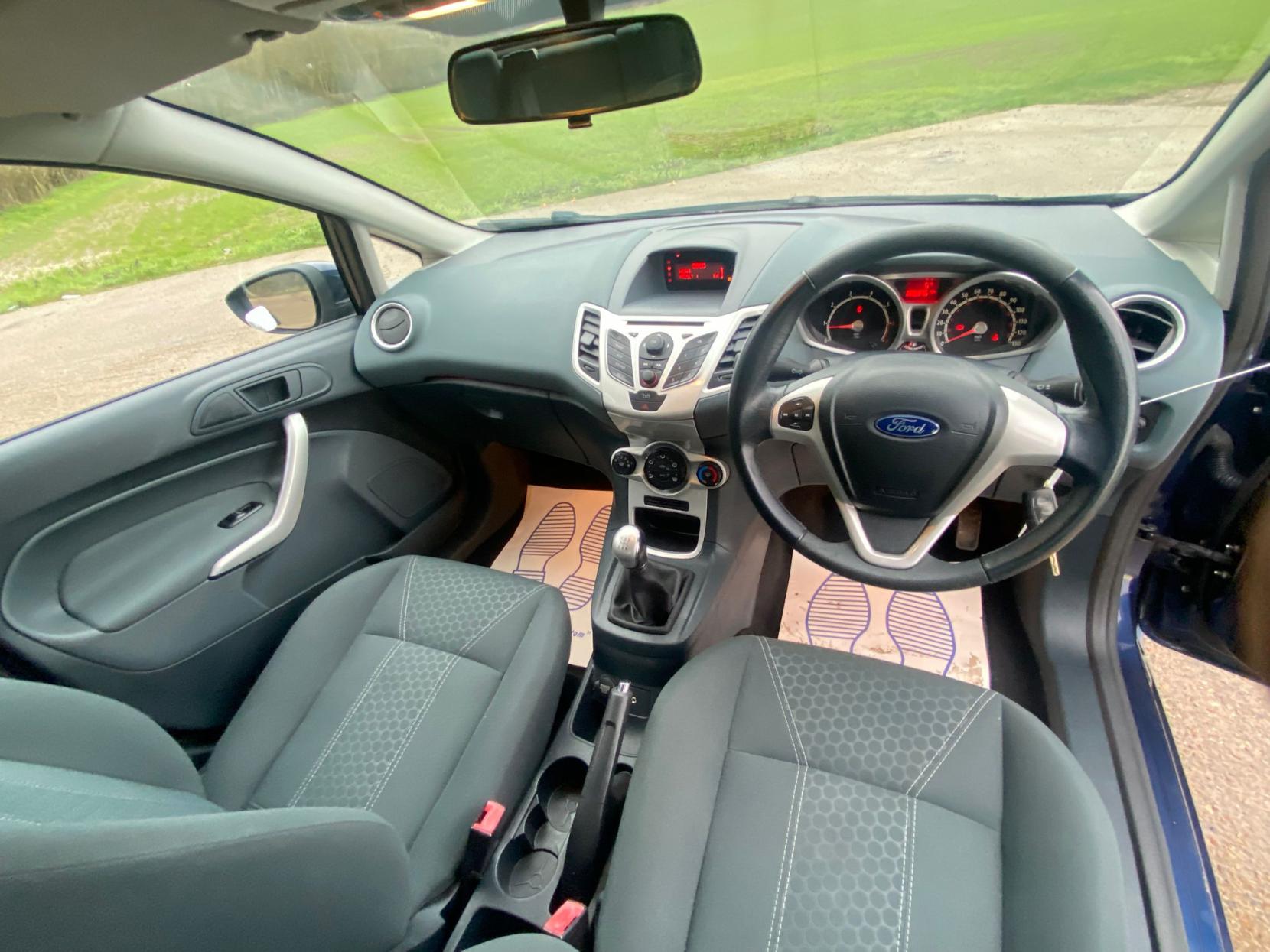 Ford Fiesta 1.25 Zetec Hatchback 5dr Petrol Manual (129 g/km, 81 bhp)