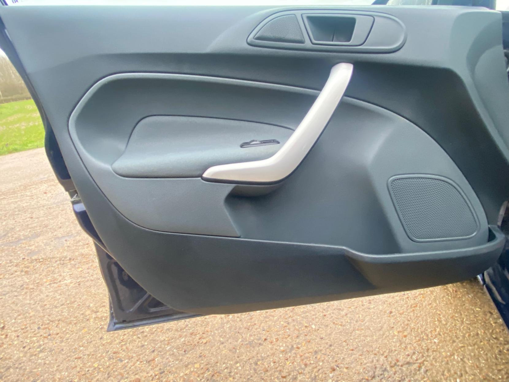 Ford Fiesta 1.25 Zetec Hatchback 5dr Petrol Manual (129 g/km, 81 bhp)